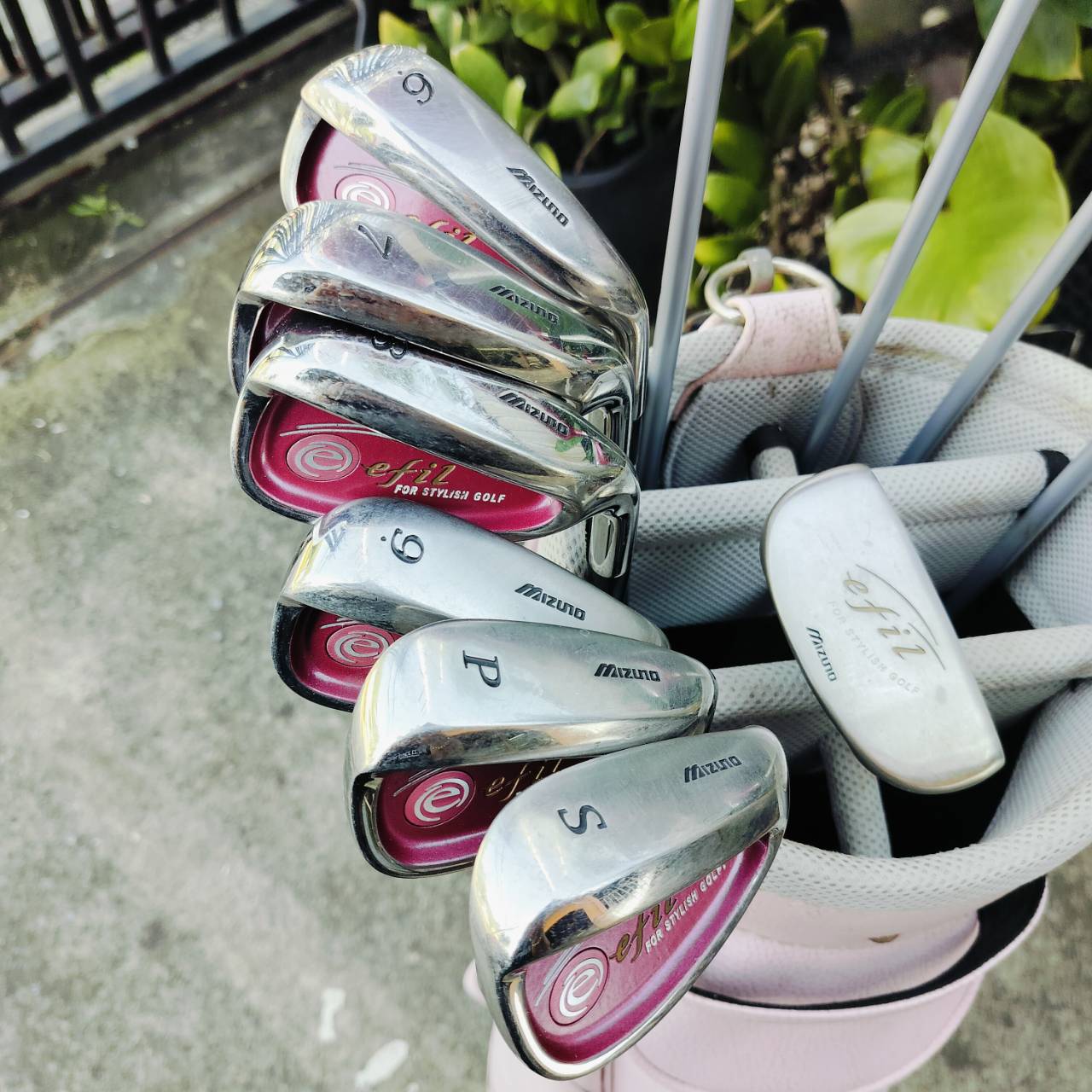 **ไม้กอล์ฟครบชุดสำหรับผู้หญิง** MIZUNO EFIL LADY พร้อมถุงกอล์ฟ MIZUNO คุณภาพดีมาก ของญี่ปุนแท้ ตีง่ายและเบากว่าของจีนเยอะ ราคาก็แสนสุดคุ้มเลยค่ะ
