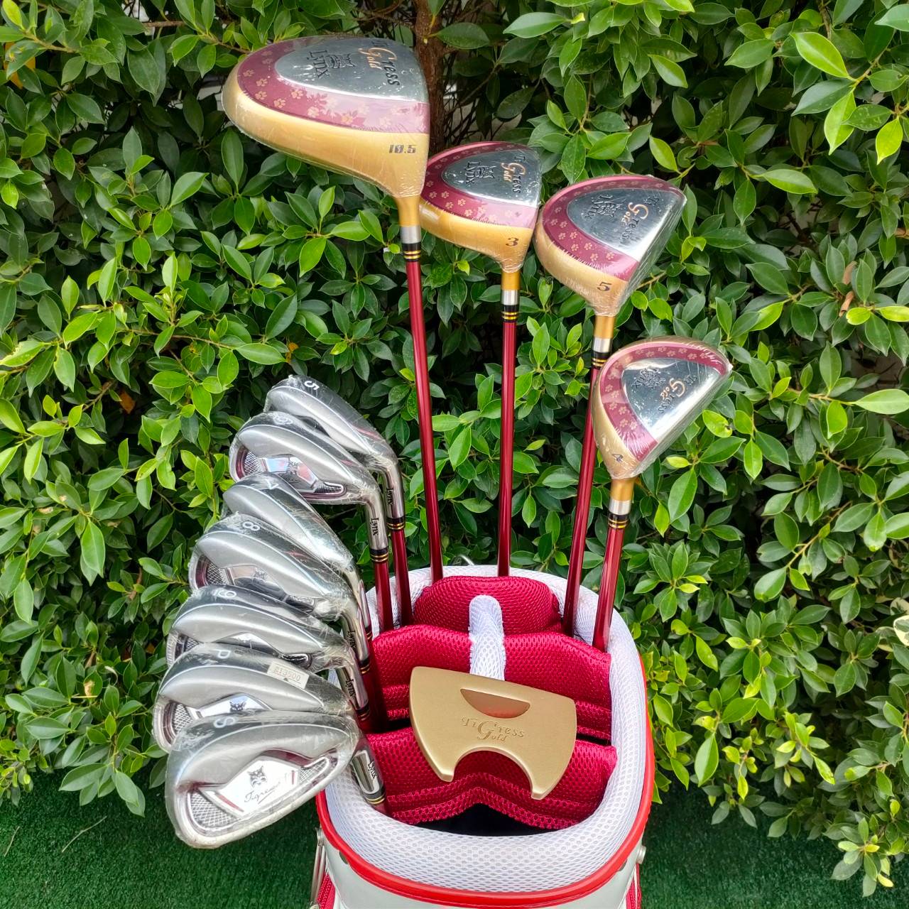FULLSET LYNX TiGress Gold ของใหม่!! มี Driver และ FW 3 - 5, HYBRID, ชุดเหล็ก CAVITY แบบตีง่ายมาก ก้านกราไฟต์สุดนุ่ม สุดพรีเมี่ยม!! ถุงกอล์ฟ LYNX สวยเดิมทั้งหมด!! ไม้กอล์ฟมือสอง ของแท้ BY NakaraLuxurious