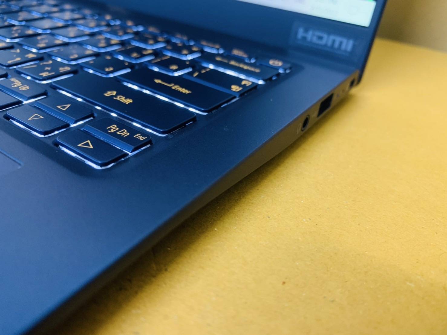 โน้ตบุ๊ค Notebook Acer Swift 5 SF514-54GT-701J - 14 inch Full HD