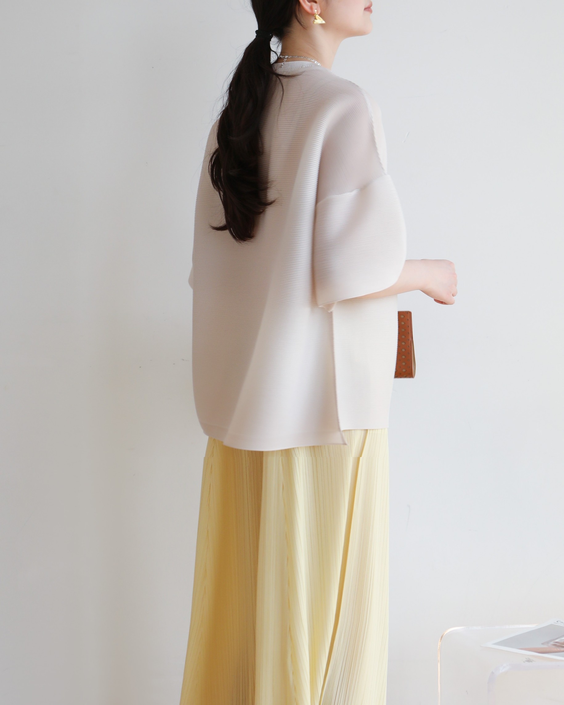 2MUAY รุ่น GJO1003 เสื้อพลีทคุณภาพ BELL SLEEVE PLEATED TOP สีดำ FREE SIZE