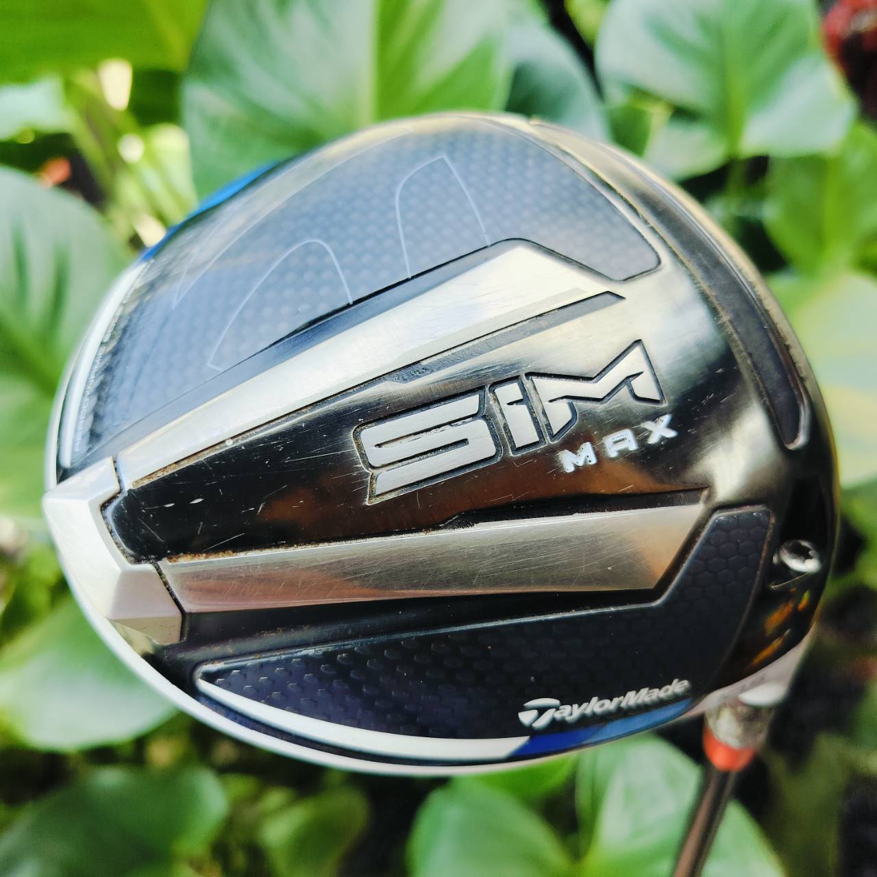 Driver Taylormade SIM MAX ก้าน ALTRA J CB FLEX S องศา 10.5 การออกแบบรูปทรงเพื่อเพิ่มสปีดหัวไม้ให้เร็วขึ้น มาพร้อมกับดีไซน์แอโร่ไดนามิคใต้ท้องไม้ (Aerodynamic Asymmetric Sole) ที่ดึงจุดศูนย์ถ่วงให้ต่ำลง (Low CG) ทำให้ได้ค่า MOI ที่สูงขึ้น ไม้กอล์ฟพรีเมี่ยม