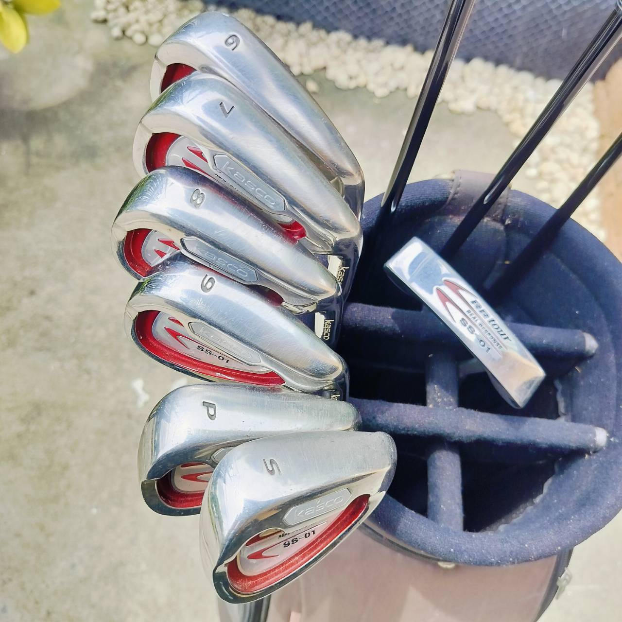 ไม้กอล์ฟครบชุด KASCO RR TOUR ครบชุดเดิมๆทุกอย่าง มี COVER หัวไม้ และ COVER PUTTER พร้อทถุง KASCO เป็นชุดคุณภาพจากประเทศญี่ปุ่นวัสดุพรีเมี่ยม ไม้กอล์ฟพรีเมี่ยมมือสอง ของแท้ By NakaraLuxurious