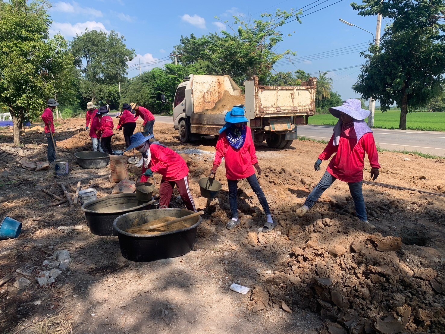 สร้างกำแพงวัดดงกะเชา จ.สุพรรณบุรี