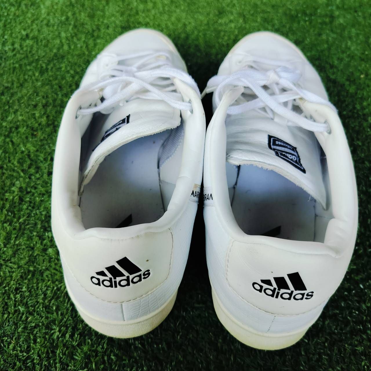 รองเท้ากอล์ฟ ADIDAS ของแท้ มือสอง พื้นปุ่มยังดีอยู่มาก เบอร์ 10 US ค่ะ