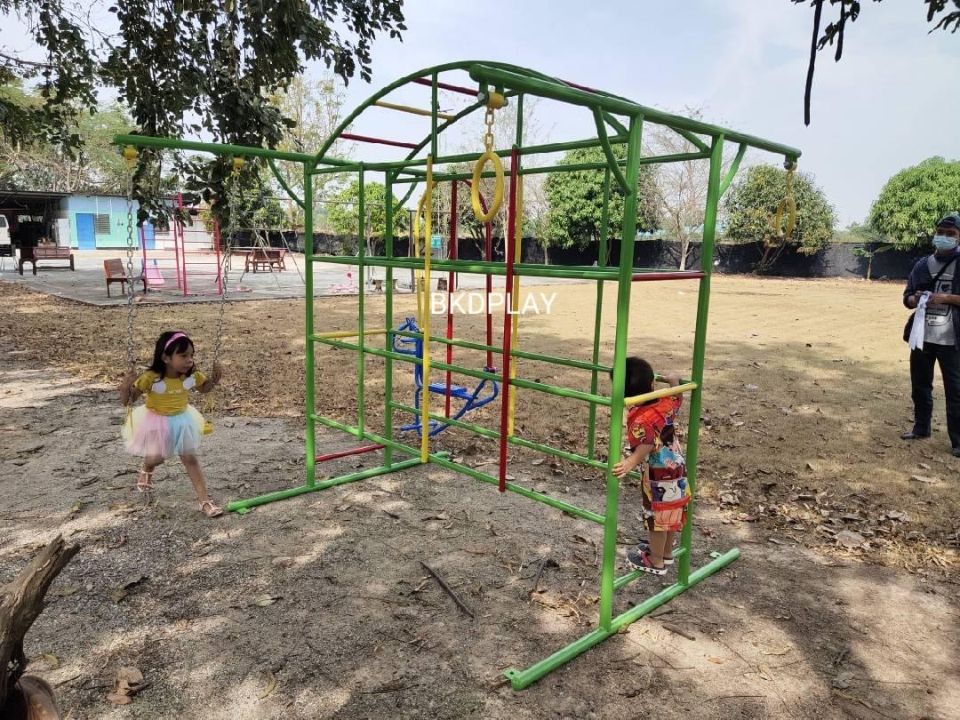 เครื่องเล่นสนามกลางแจ้ง เครื่องเล่นสนามเหล็ก ชุดชิงช้าปีนป่ายม้าโยก OutdoorPlayground, ราคาโรงงาน สั่งผลิต 10-20 วัน
