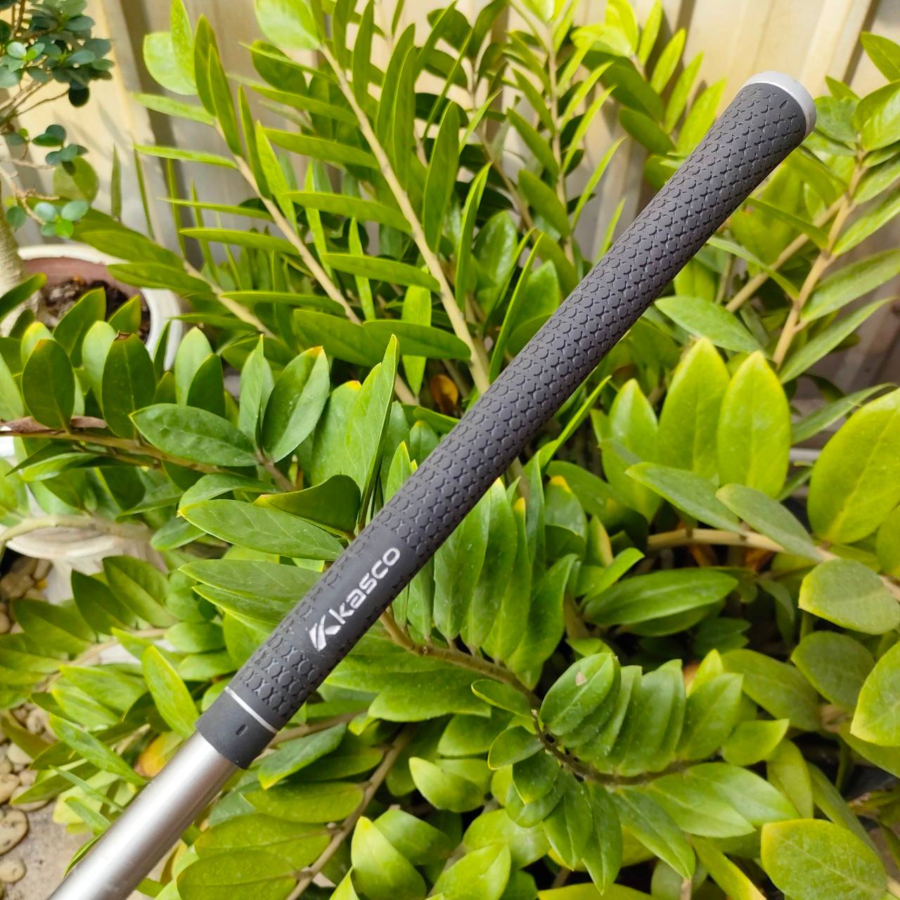 DRIVER KASCO UFO DD องศา 10.5 ก้าน UST MAMIYA ATTAS EZ FLEX S เป็น Driver ที่ตีง่าย และตีตรงที่สุดในยุค มาพร้อมกับ Universal wing ที่จะทำให้ตีตรง ลูกลอยตรงไปยังเป้าหมายอย่างแม่นยำ ไม้กอล์ฟพรีเมี่ยมมือสอง By NakaraLuxurious