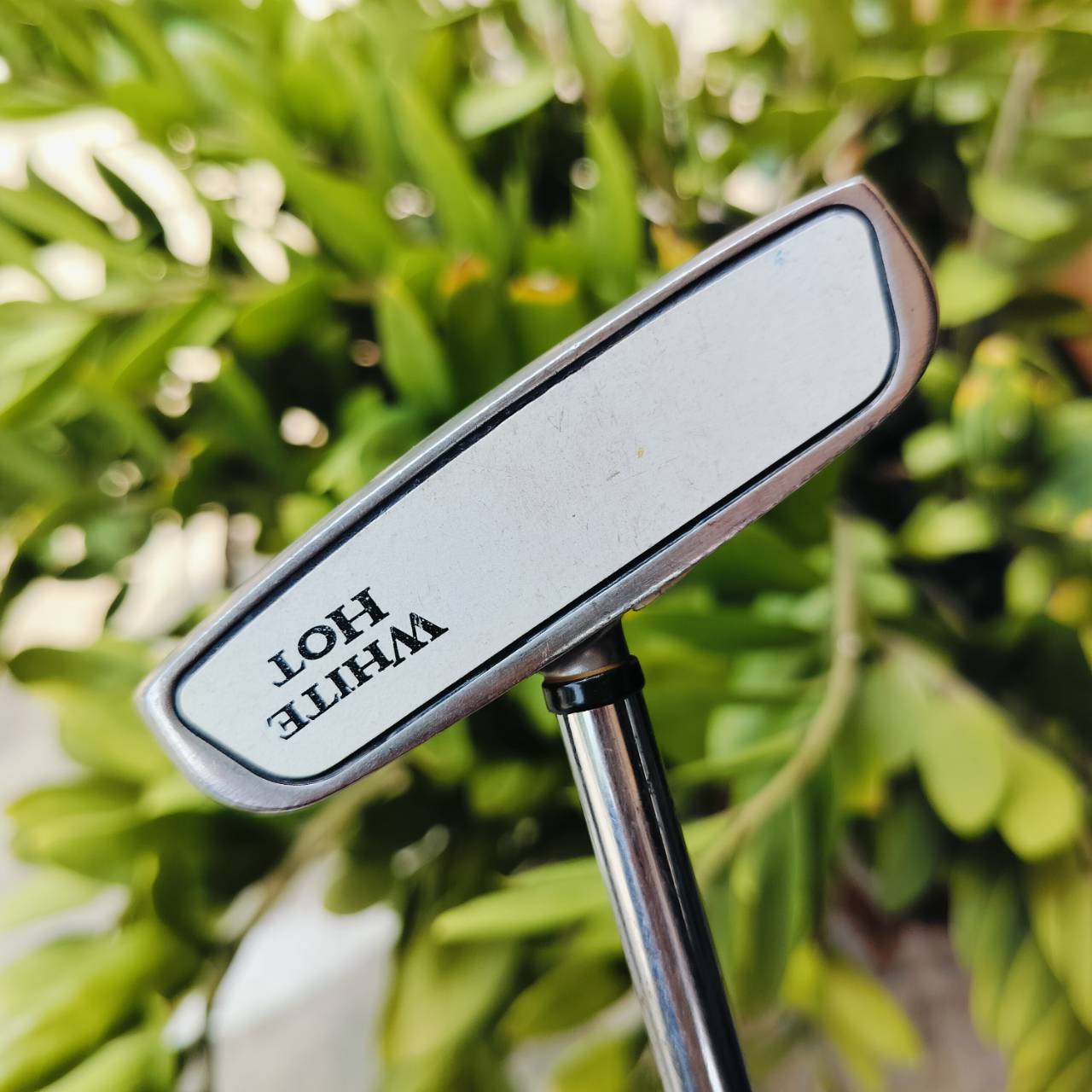 PUTTER ODYSSEY TWO-BALL *** มีตำหนิ สีผิวบอลลูกแรกละลาย*** เป็นก้านแบบเจาะตรงกลาง และความยาว 32 นิ้ว เหมาะกับสวิง ไม้กอล์ฟพรีเมี่ยมมือสอง ของแท้ By NakaraLuxurious