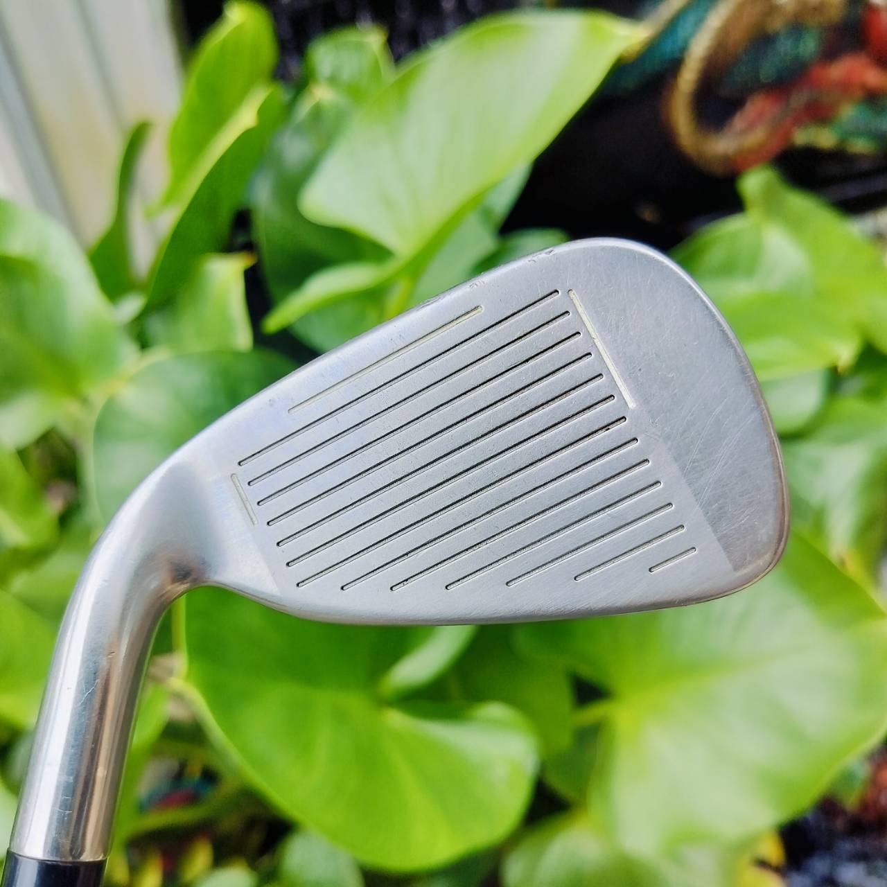 ชุดเหล็ก Taylormade R360 XD ก้านเหล็ก Taylormade FLEX R รุ่น XD เป็นรุ่นหน้าเด้ง ตีไกลมากๆ และชุด 360 เป็นใบใหญ่ตีง่ายที่สุด ฟีลลิ่งที่แสนนุ่มนวล สภาพสวยงามค่ะ ไม้กอล์ฟพรีเมี่ยมมือสอง ของแท้ By NakaraLuxurious