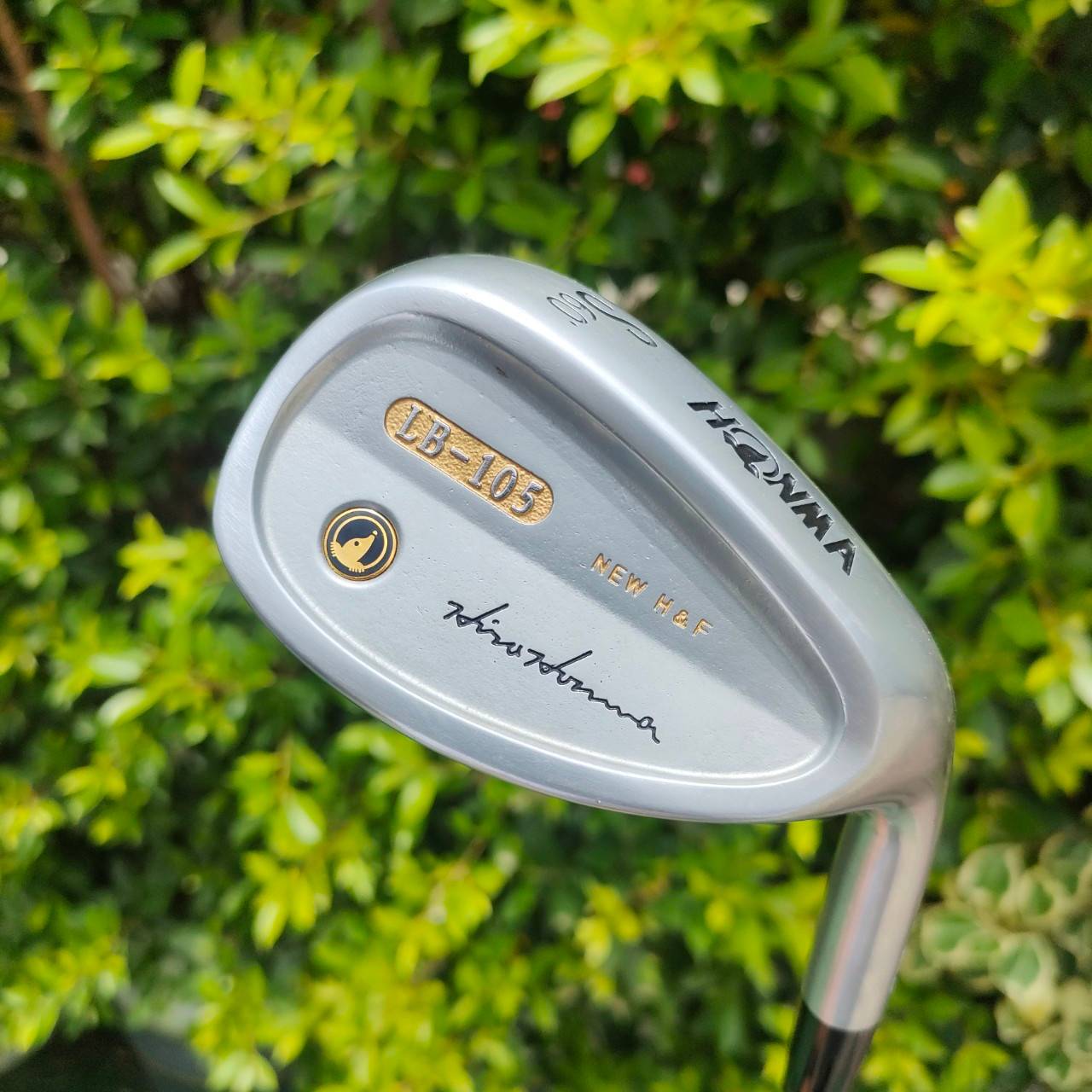 SW HONMA LB-105 องศา 60 ก้าน สุดยอดพรีเมี่ยม DYNAMIC GOLD S200 เป็น WEDGE 60 ที่พรีเมี่ยมสุดๆ HIRO HONMA จาก SAKATA ชิพทั้งนุ่มและแม่นยำ สปินดีมาก สภาพสวยสุดๆ ร่องคมจัด และ ใบยังใหญ่และลดฉึกได้ดีแบบเหลือเชื่อ ของต้องโดนครับ ด้วยประการทั้งปวง!!!