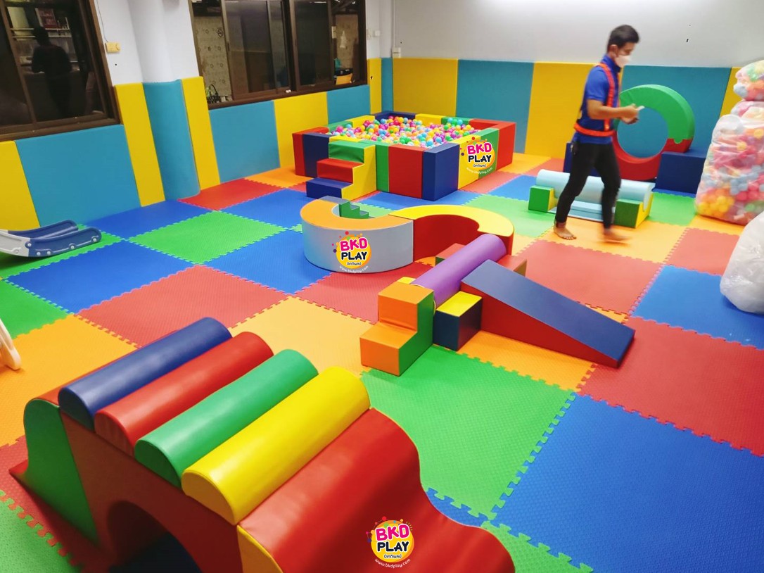 บ่อบอลพร้อมบันได ห้องบอล คอกกั้นเด็ก บุนวมนิ่ม,คอกกั้น, เบาะนุ่มนิ่ม หนัง soft play, indoor playground ของเล่นเสริมพัฒนาการ รับสั่งทำบ่อบอล ตามขนาด