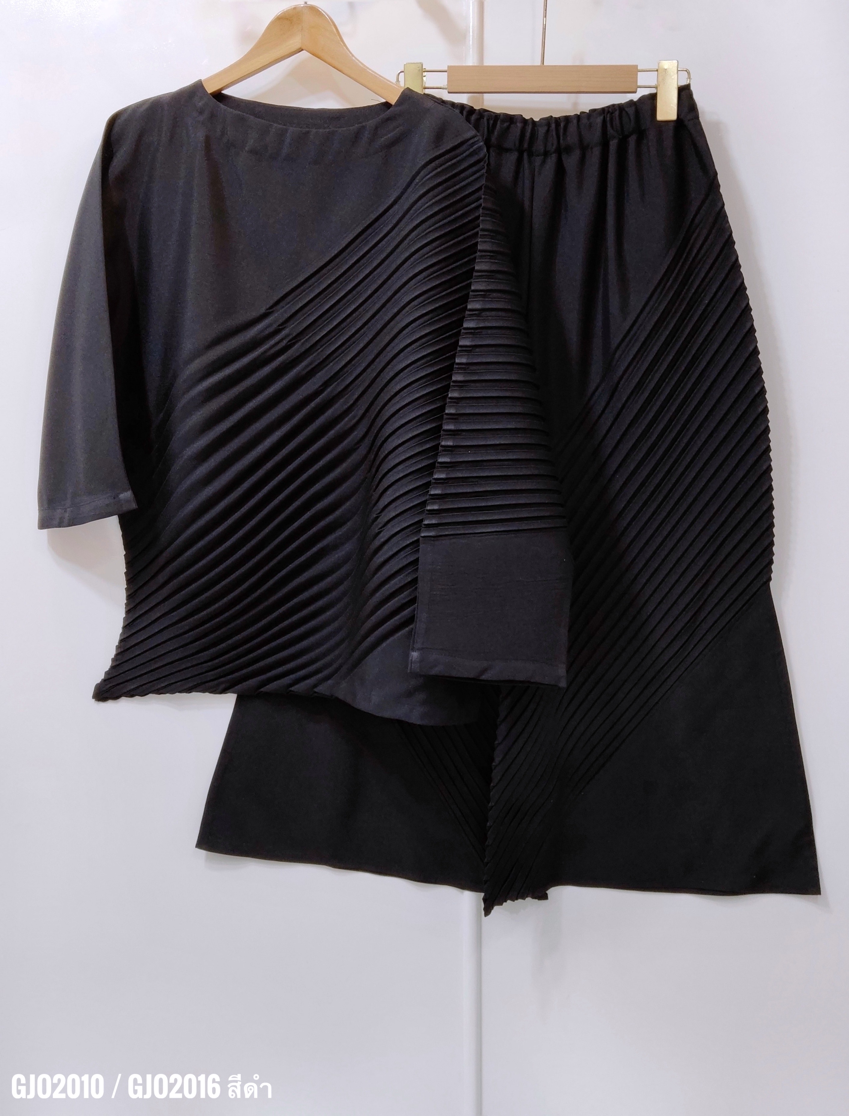 ปรับราคาลง20%!! กก. ยาว34นิ้ว 2MUAY รุ่น GJO2010 / GJO2016 เซ็ตพลีทคุณภาพ CHIC DIAGONAL PLEATED SET 7 สี FREE SIZE