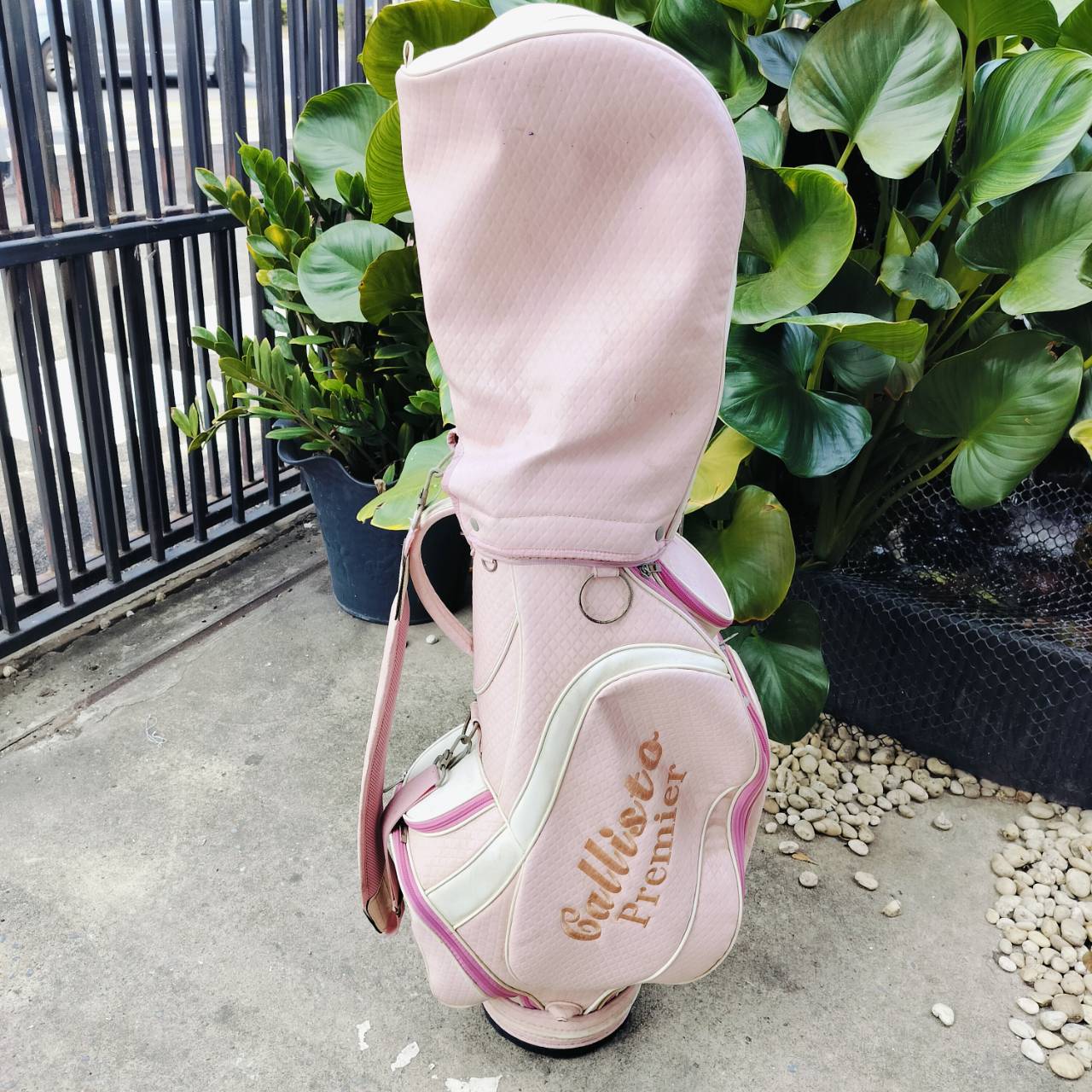 ** ไม้กอล์ฟครบชุดสำหรับผู้หญิง ** FULLSET GOSEN JAPAN GALLISTO PREMIER ชุดพรีเมี่ยมจากญี่ปุ่น *คุณภาพสูงกว่าชุดจีนมาก* มีการออกแบบได้สวยงาม และมีน้ำหนักเบามาก ไม้กอล์ฟพรีเมี่ยมมือสอง ของแท้ By NakaraLuxurious