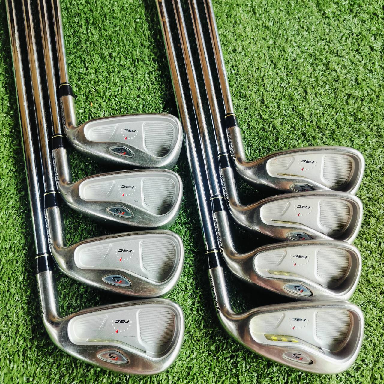 ชุดเหล็ก Taylormade RAC R5 รุ่นนี้ตีง่ายอย่างมาก ตีไกลกว่าปกติมาก นุ่ม แน่น แม่นยำ ก้านเหล็กเบาของ Taylormade FLEX R ไม้กอล์ฟพรีเมี่ยมมือสอง ของแท้ By NakaraLuxurious