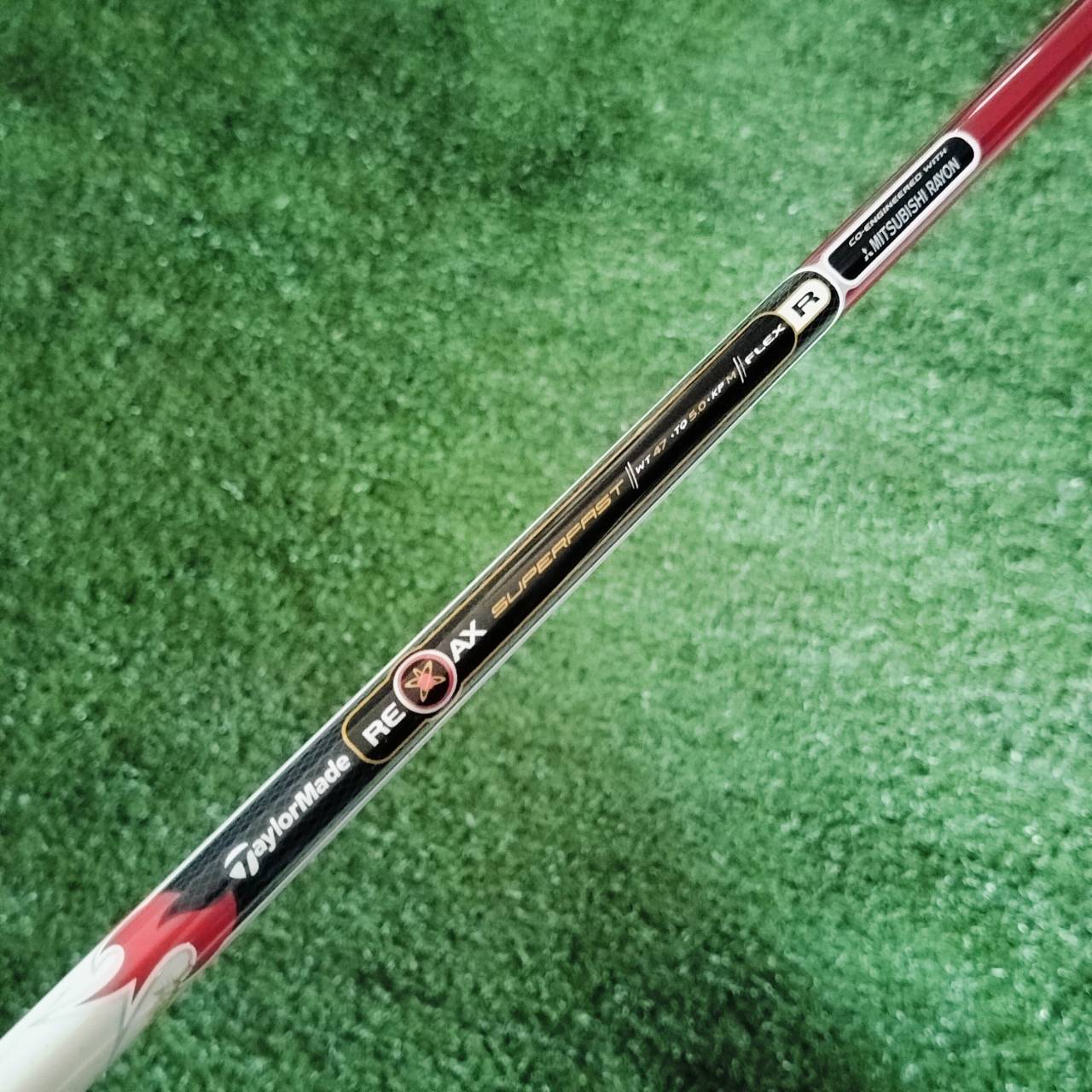 Driver Taylormade BURNER DRAW แก้ปัญหาท่านที่ชอบตี FADE ให้ตีตรงขึ้น กระดองเคฟล่า จุด CG ต่ำ หัวใหญ่ หน้าสวีตสปอตกว้างเน้นตีง่ายๆ ไม้กอล์ฟพรีเมี่ยมมือสอง ของแท้ By NakaraLuxurious