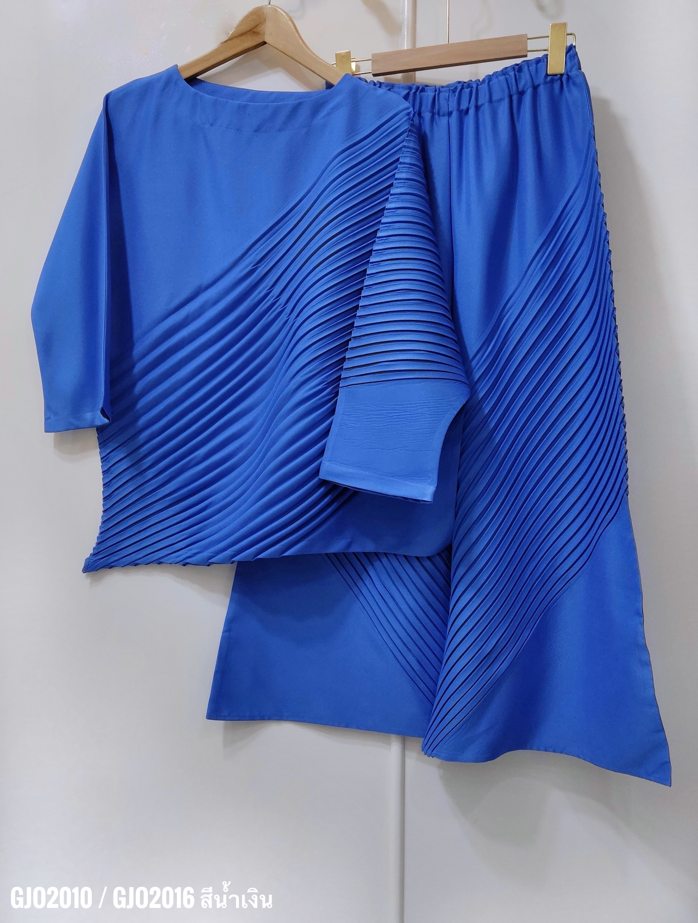 ปรับราคาลง20%!! กก. ยาว34นิ้ว 2MUAY รุ่น GJO2010 / GJO2016 เซ็ตพลีทคุณภาพ CHIC DIAGONAL PLEATED SET 7 สี FREE SIZE