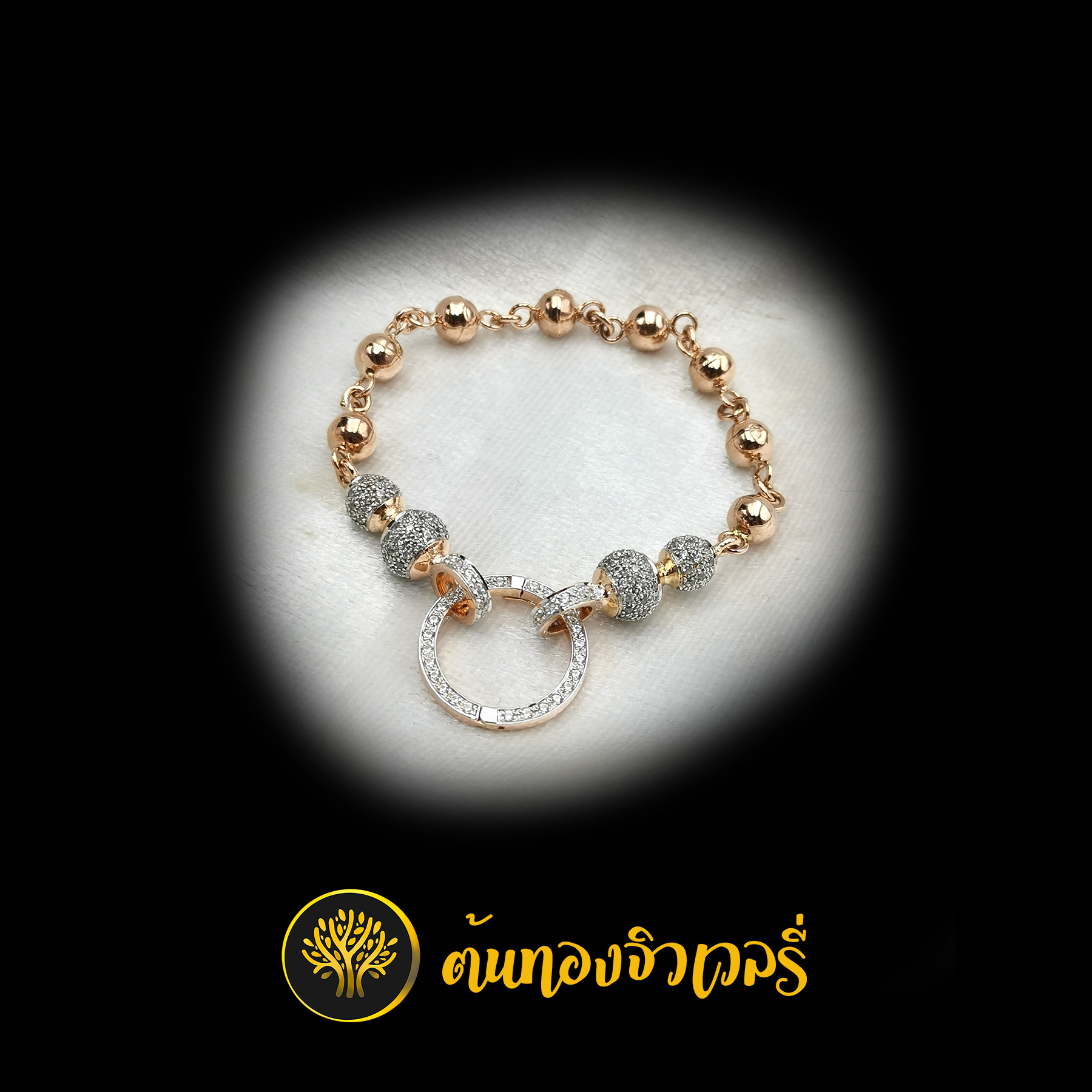 สร้อยข้อมือ พร้อมโดนัทฝังเพชร ขั้วสร้อยข้อมือ ฝังรอบ แน่นๆ ละเอียดมากครับ 