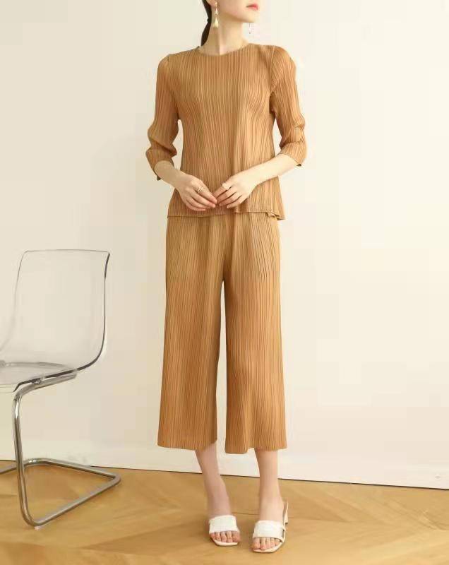 2MUAY รุ่น GJO7097 เสื้ออัดพลีทงานคุณภาพ FLARED PLEATED TOP สีดำ FREE SIZE