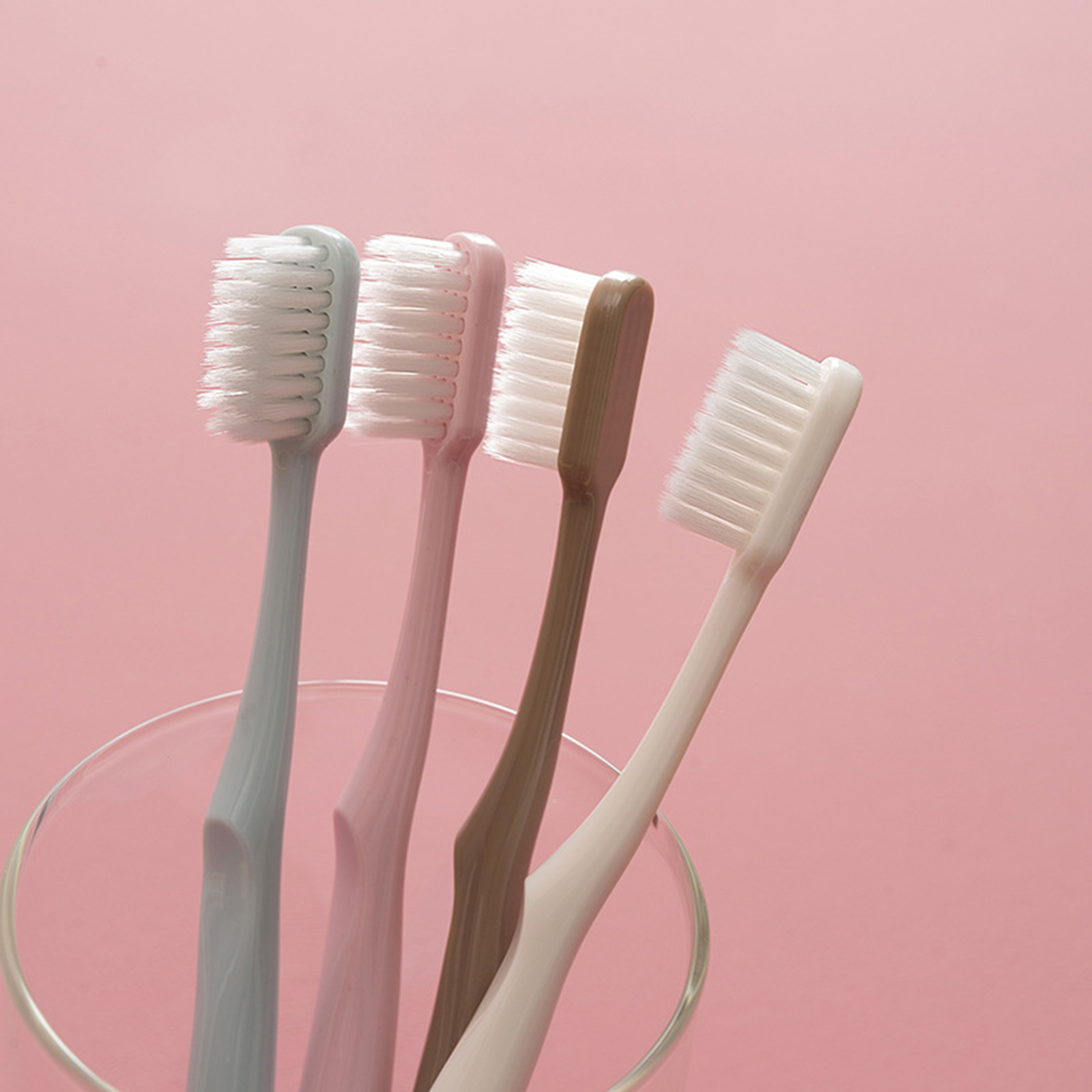 🔥Sale ลดราคา🔥 แปรงสีผู้ใหญ่ แพ็ค 4ชิ้น ขนนุ่ม รุ่น R7652 ขนแปรงนุ่ม ไม่บาดเหงือก มีสองเชดสีให้เลือก