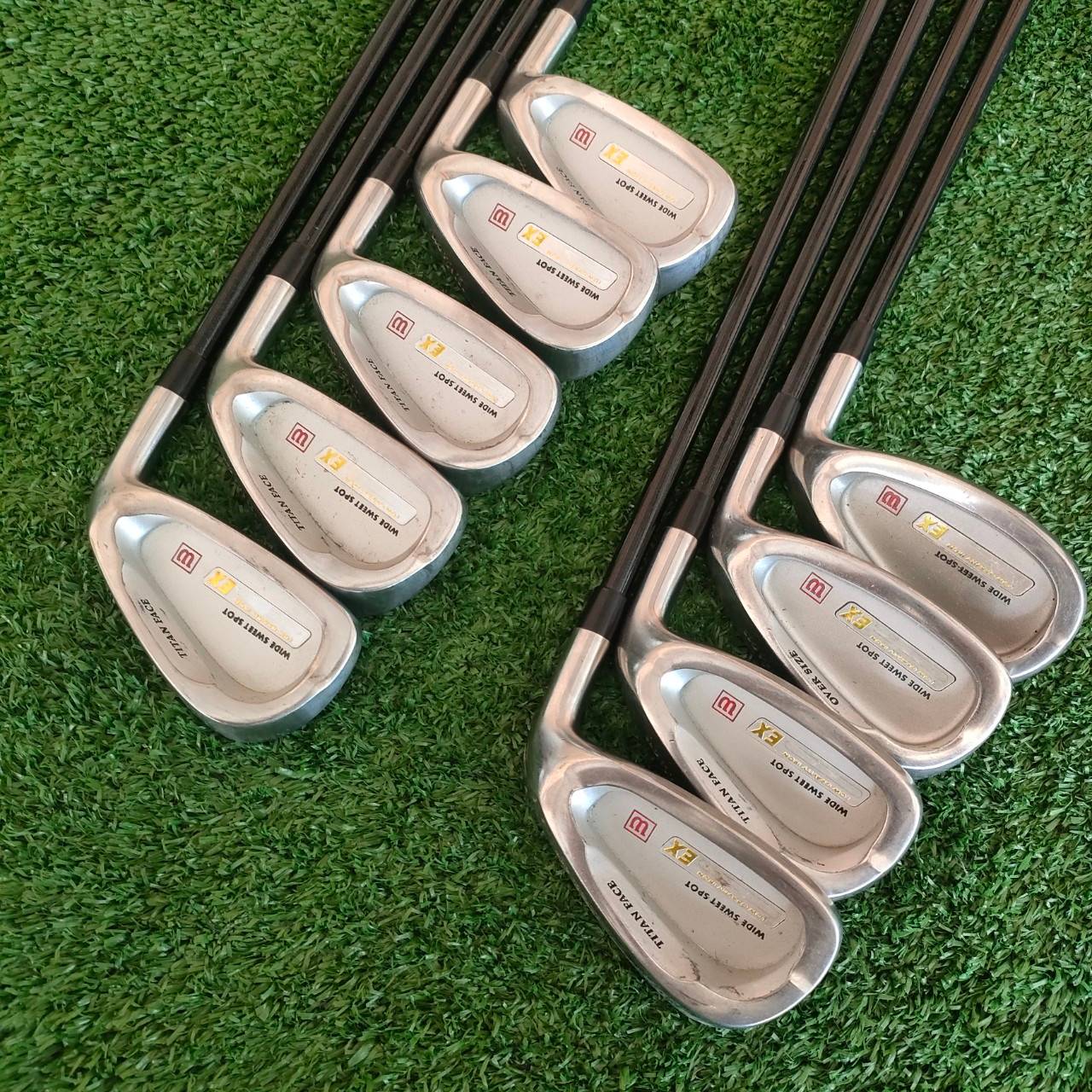 ชุดเหล็ก WILSON WIDE SWEET SPOT EX มีเหล็ก 3-9 เเละ PW SW ก้าน MEGALOTECH EX FLEX R เป็นเหล็กหน้าเด้ง มีแผ่นหน้าเด้ง ที่หน้าเหล็กเลยครับ และราคาคุ้มมาก ตีง่าย + ไกล ชัดเจนครับผม