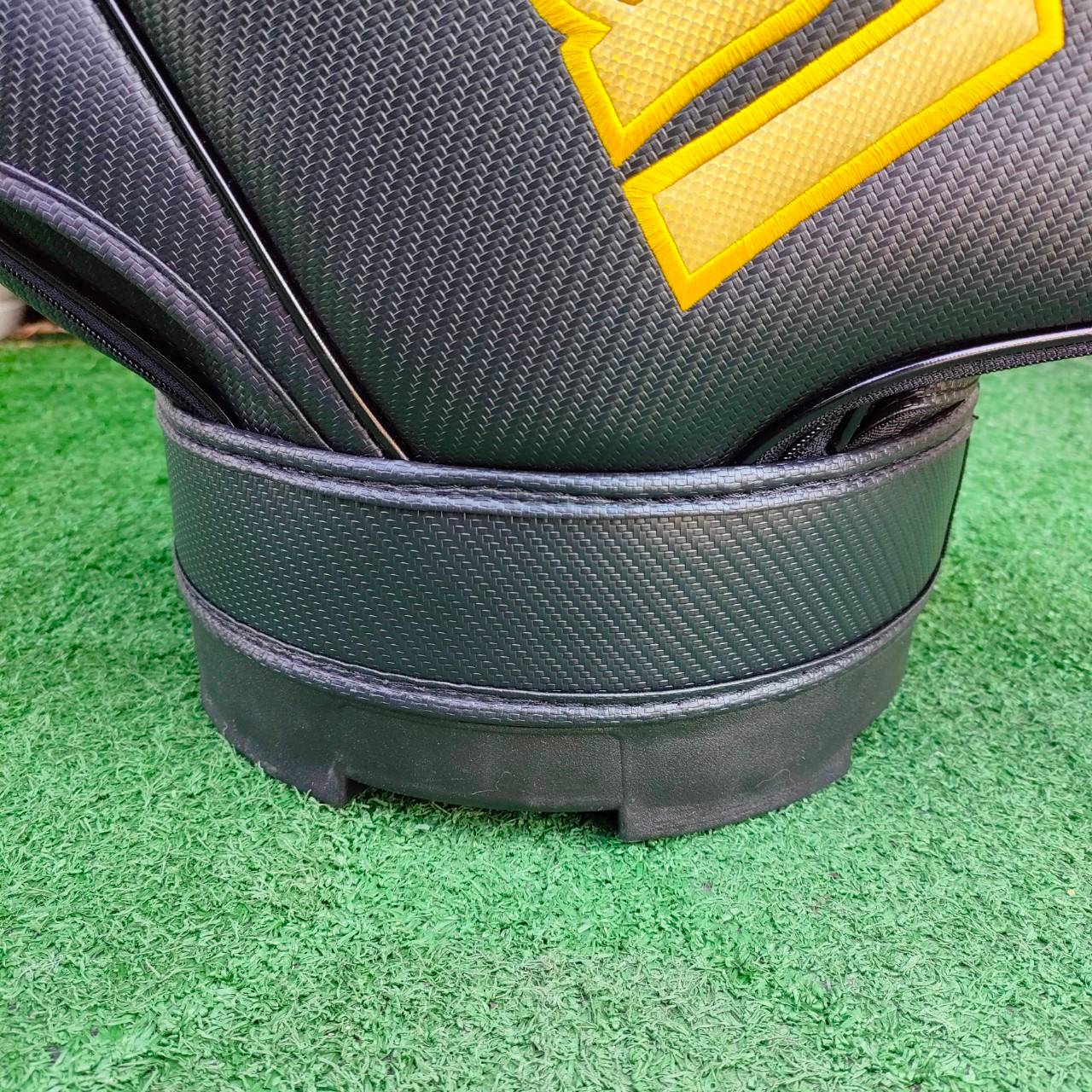 ถุงกอล์ฟ ARSENAL มือหนึ่ง ถุง TOUR ใบใหญ่ วัสดุดีมาก ใหม่ไม่เคยใช้งานครับ