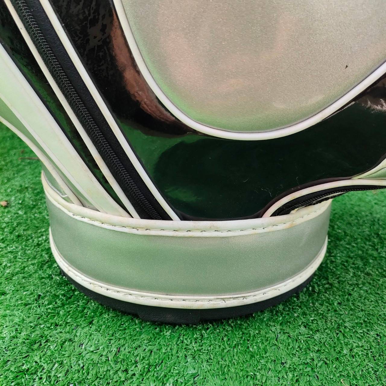 ถุงกอล์ฟ MIZUNO IZUZU มือสอง เป็นของ MIZUNO แท้ ถุง TOUR ใบใหญ่ วัสดุหนังแก้ว สภาพสวยครับ