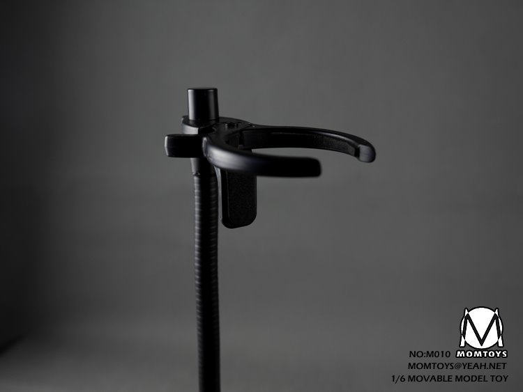 [สั่งจอง]MOMTOYS 1/6 NO.M010 serpentine-Metal hose platform support