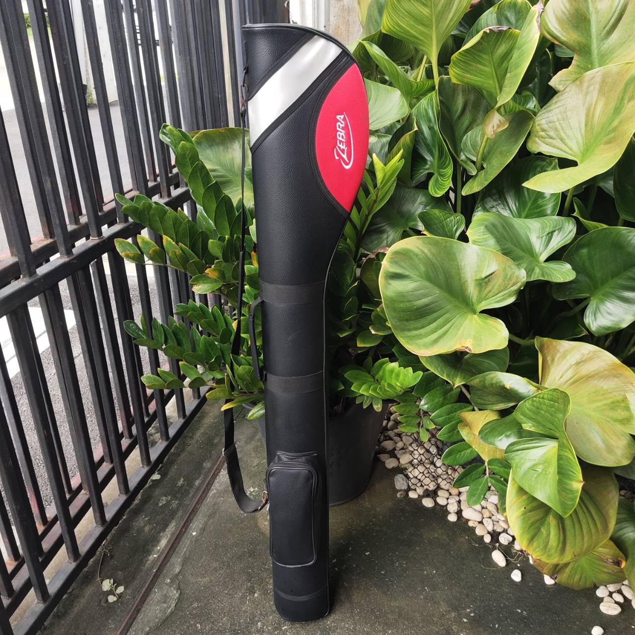 ถุงกอล์ฟ HALF SET ZEBRA มือสอง สามารถใส่เดินทางต่างจังหวัด หรือใช้ใส่ไม้เพื่อไปสนามซ้อม