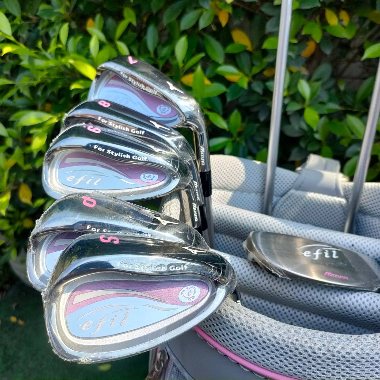 ** ไม้กอล์ฟสำหรับผู้หญิง ** FULLSET MIZUNO EFIL LADY *** สภาพสวยมากๆหลายไม้ยังไม่แกะพลาสติก *** ทั้งชุดประกอบด้วย Driver Fairway Hybrid เหล็ก 7 8 9 เเละ PW SW PUTTER EFIL ใหม่ในซีล พร้อมถุงกอล์ฟ MIZUNO ทั้งชุดพร้อมออกรอบได้เลย ไม้สุดพรีเมี่ยม จากญี่ปุ่น ด