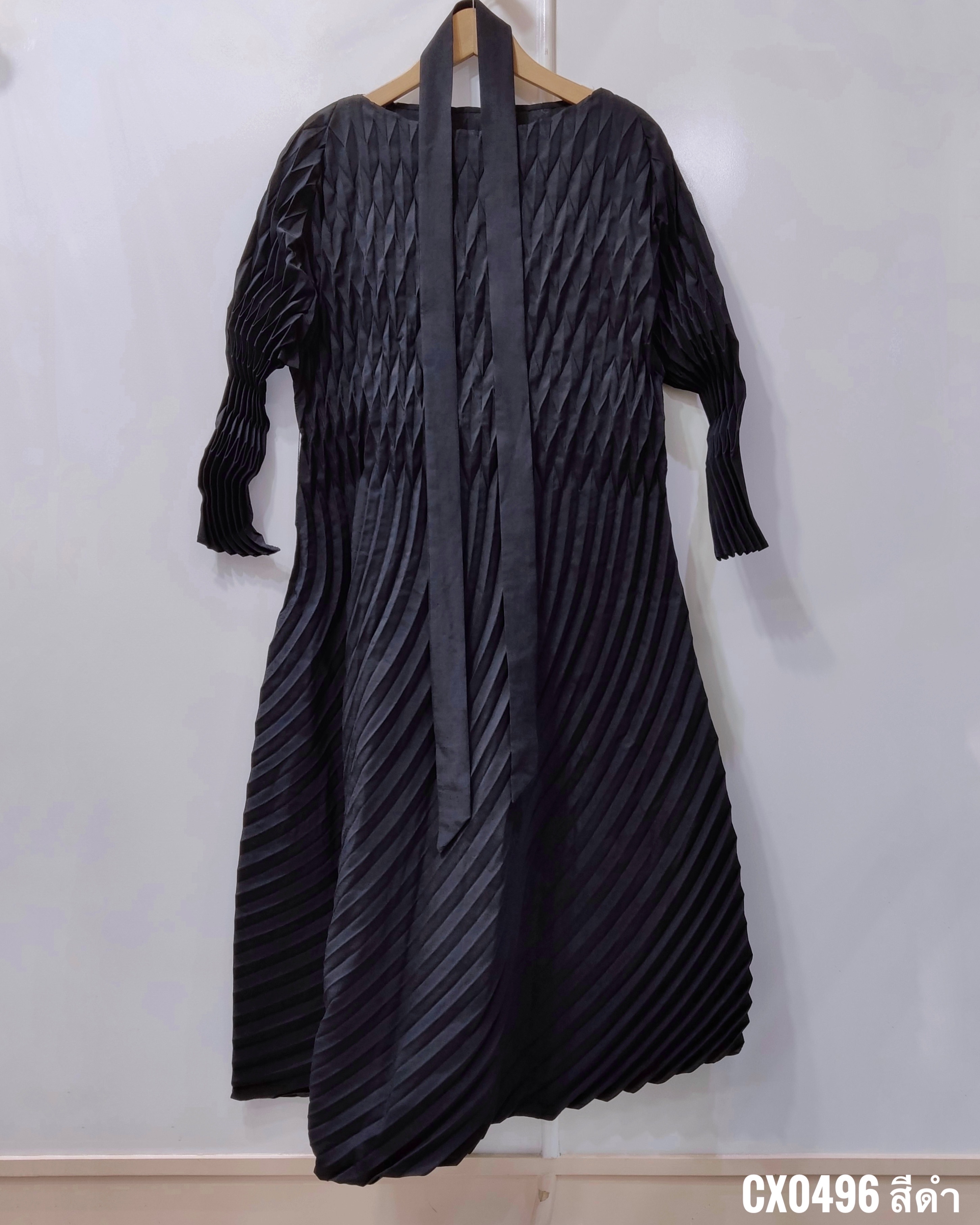 2MUAY รุ่น CX0496 เดรสอัดพลีท LONG SLEEVE GLAM PLEATED DRESS สีดำ FREE SIZE