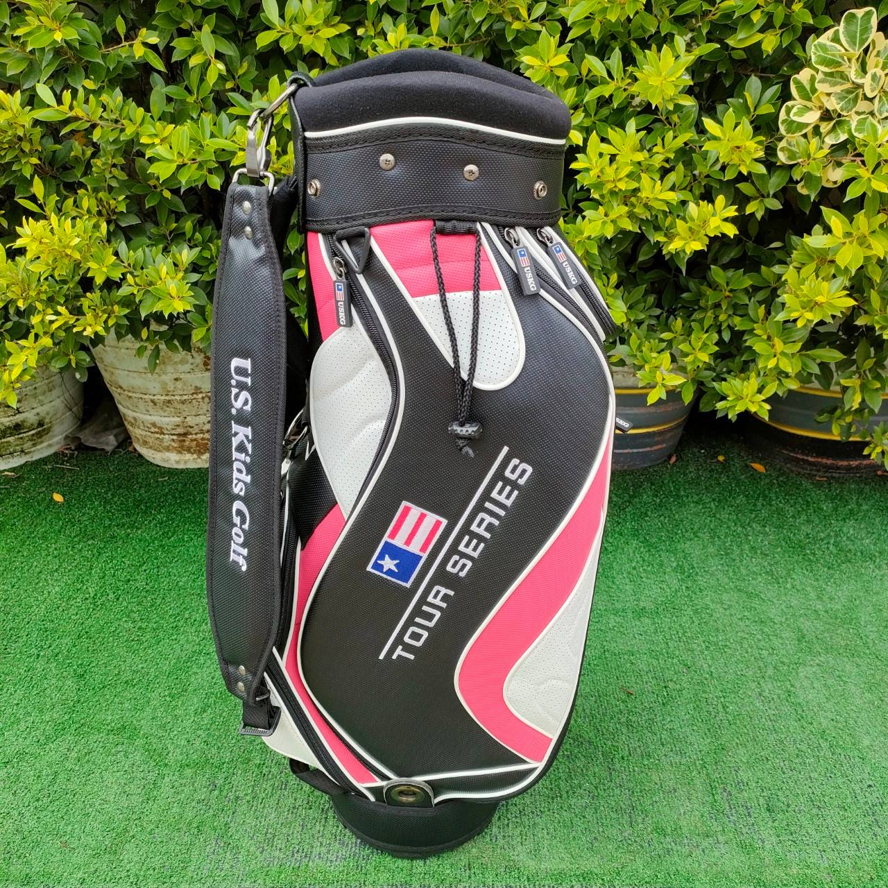 ถุงกอล์ฟเด็ก U.S.KIDS GOLF TOUR SERIES ของใหม่!! ปากถุง 7 นิ้ว ความสูงของถุงกอล์ฟ 31 นิ้ว ถุงกอล์ฟที่ดีที่สุดสำหรับเยาชน มือหนึ่ง ของแท้ BY NakaraLuxurious