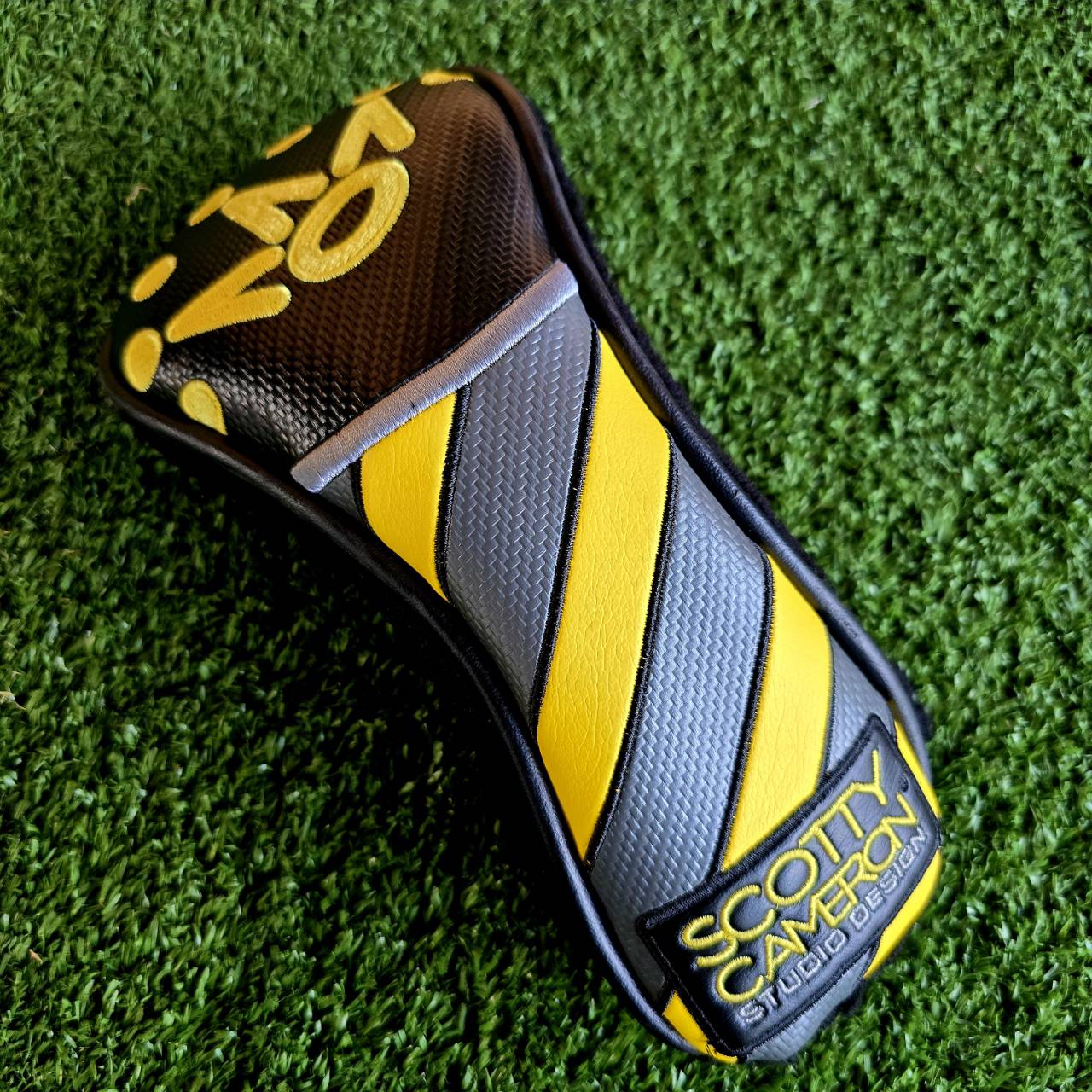 2018 Caution Stripe - Sunshine Yellow Set COVER ใส่ HYBRID SCOTTY CAMERON ของแท้ มือสอง สภาพงามมากๆ เดิมๆ หายากมาก ตอนนี้หาไม่ได้แล้ว