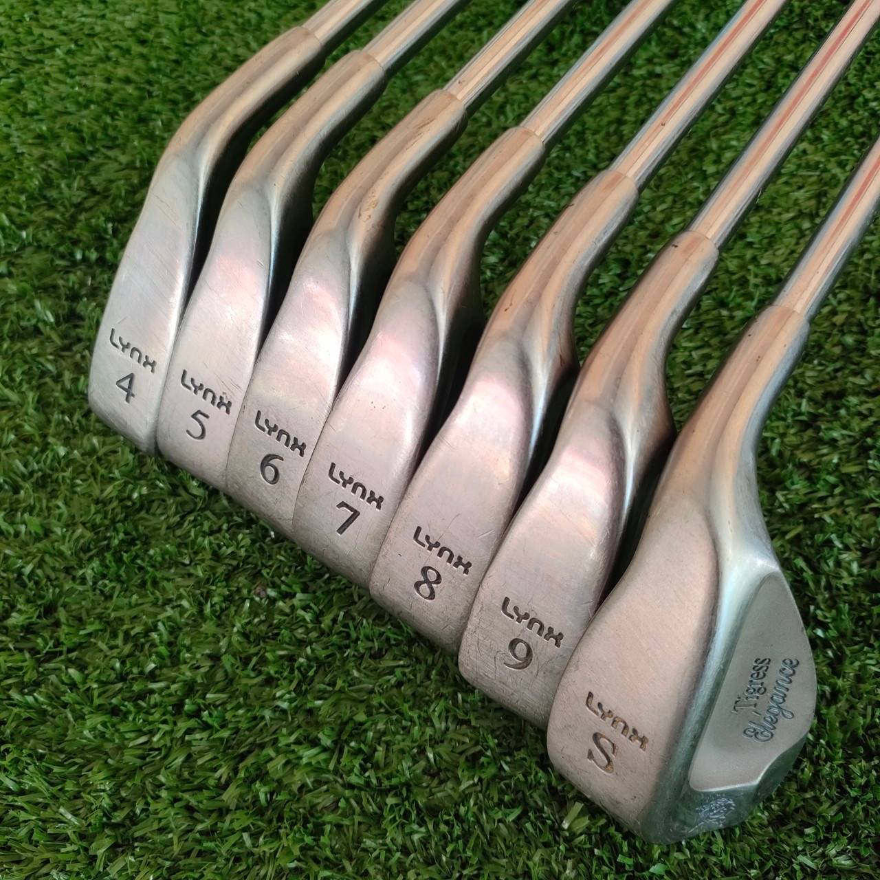 ** ไม้กอล์ฟสำหรับผู้หญิง ** ชุดเหล็ก LYNX TIGRESS ELEGANCE LADY มีเหล็ก 4-9 เเละ SW