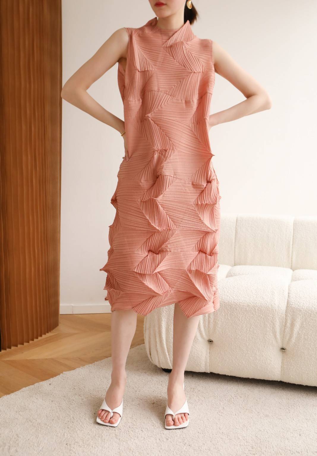 2MUAY รุ่น GJO6613 เดรสอัดพลีทงานคุณภาพ SLEEVELESS ZIGZAG PLEATED DRESS 9สี FREE SIZE