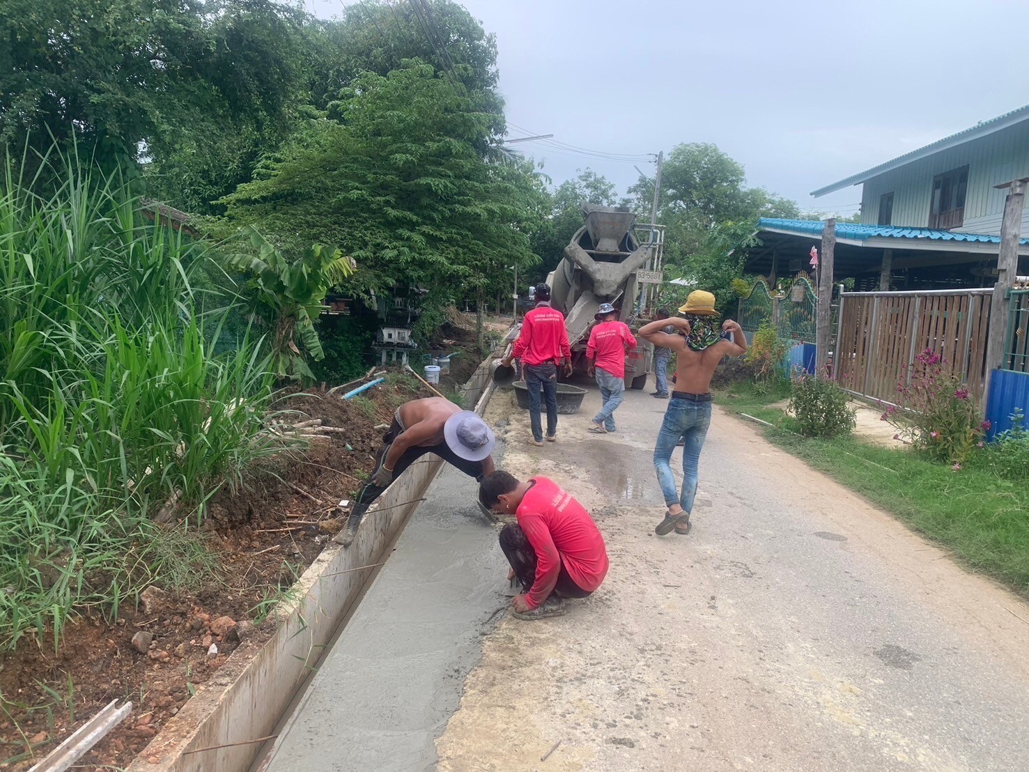 งานก่อสร้างรางระบายน้ำ(รางยู) เทศบาลตำบลเบิกไพร