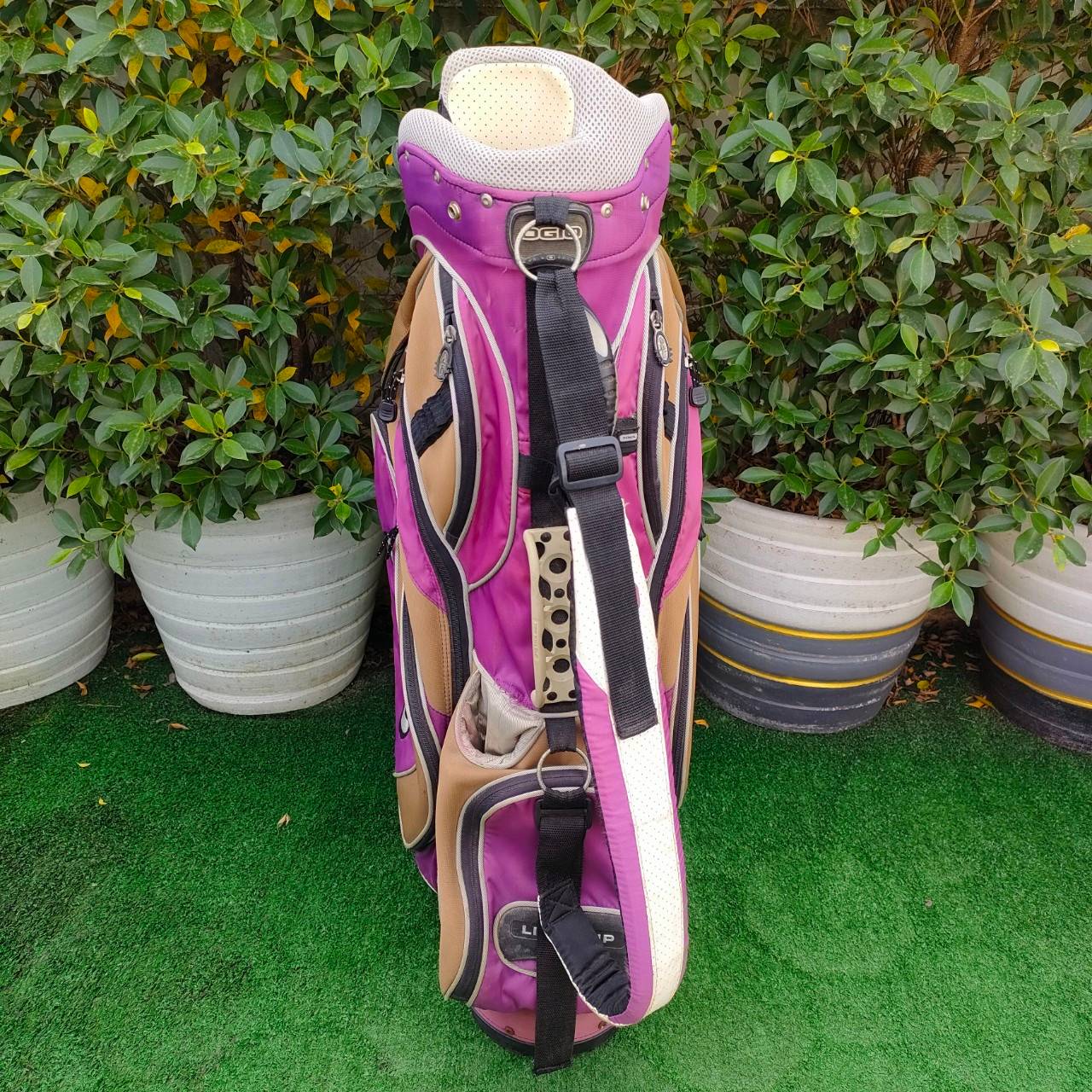 ถุงกอล์ฟ OGIO ขาตั้งมือสอง ** ถุงกอล์ฟมีตำหนิ ผ้าขาด มีรูปอยุ่สุดท้าย ** ใช้งานได้ปกติ สามารถเย็บได้