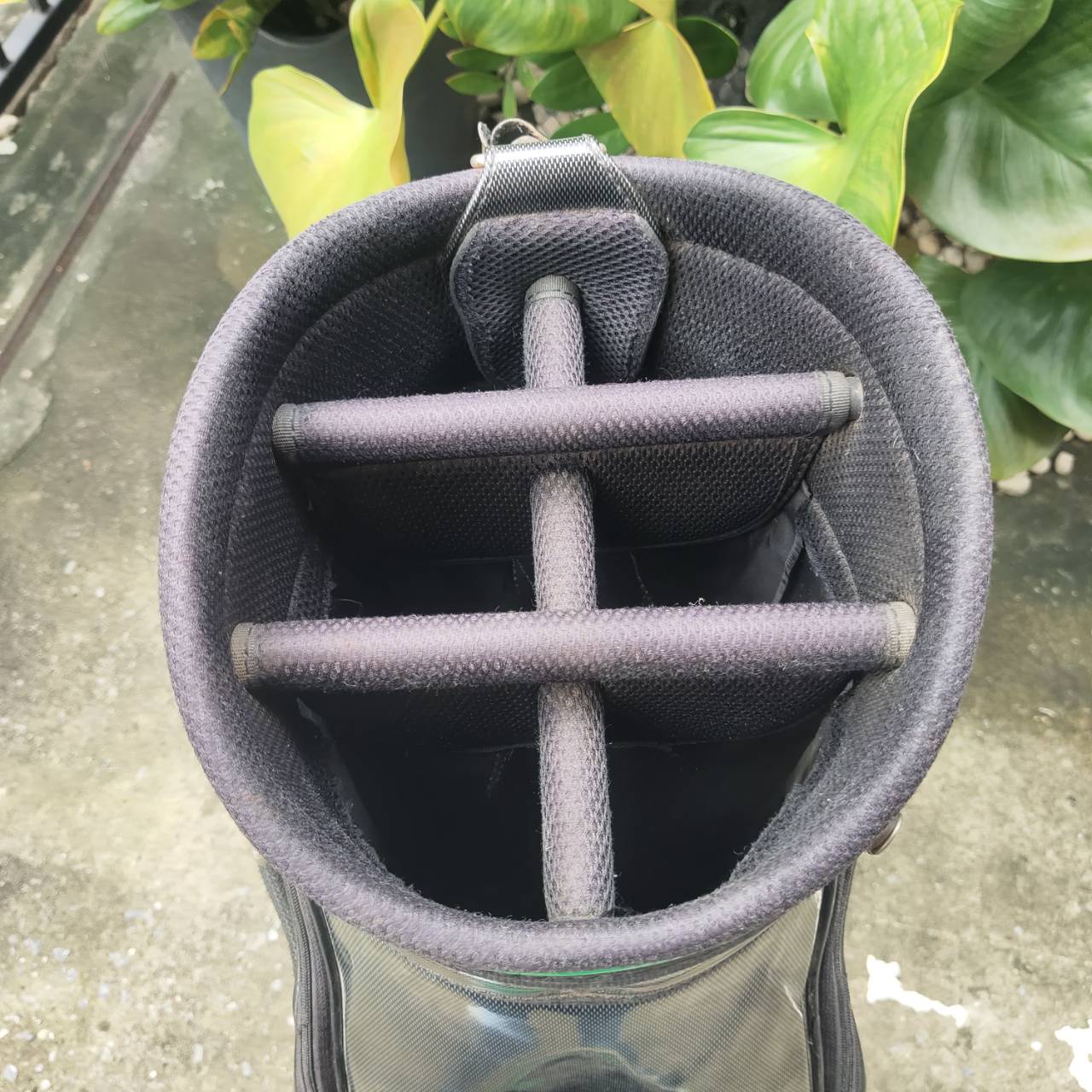 ถุงกอล์ฟ กรุงเทพกรีฑา มือสอง ** เป๊กหลุด 1 จุด ** ถุง TOUR ใบใหญ่ หนังแก้วอย่างดี ใส่ของครบมาก