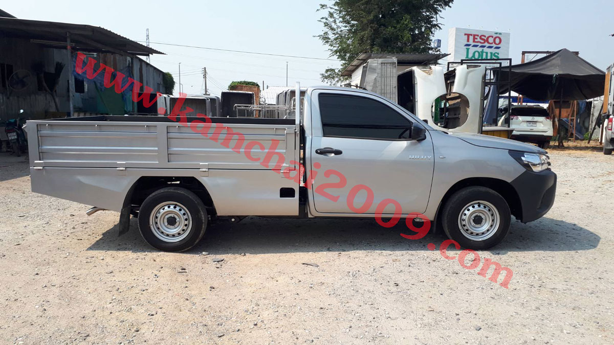 กระบะพื้นเรียบเปิด 3 ด้าน โตโยต้า รีโว่ ชายล่างตัวรถ เพิ่มที่ขึ้นข้างครับ