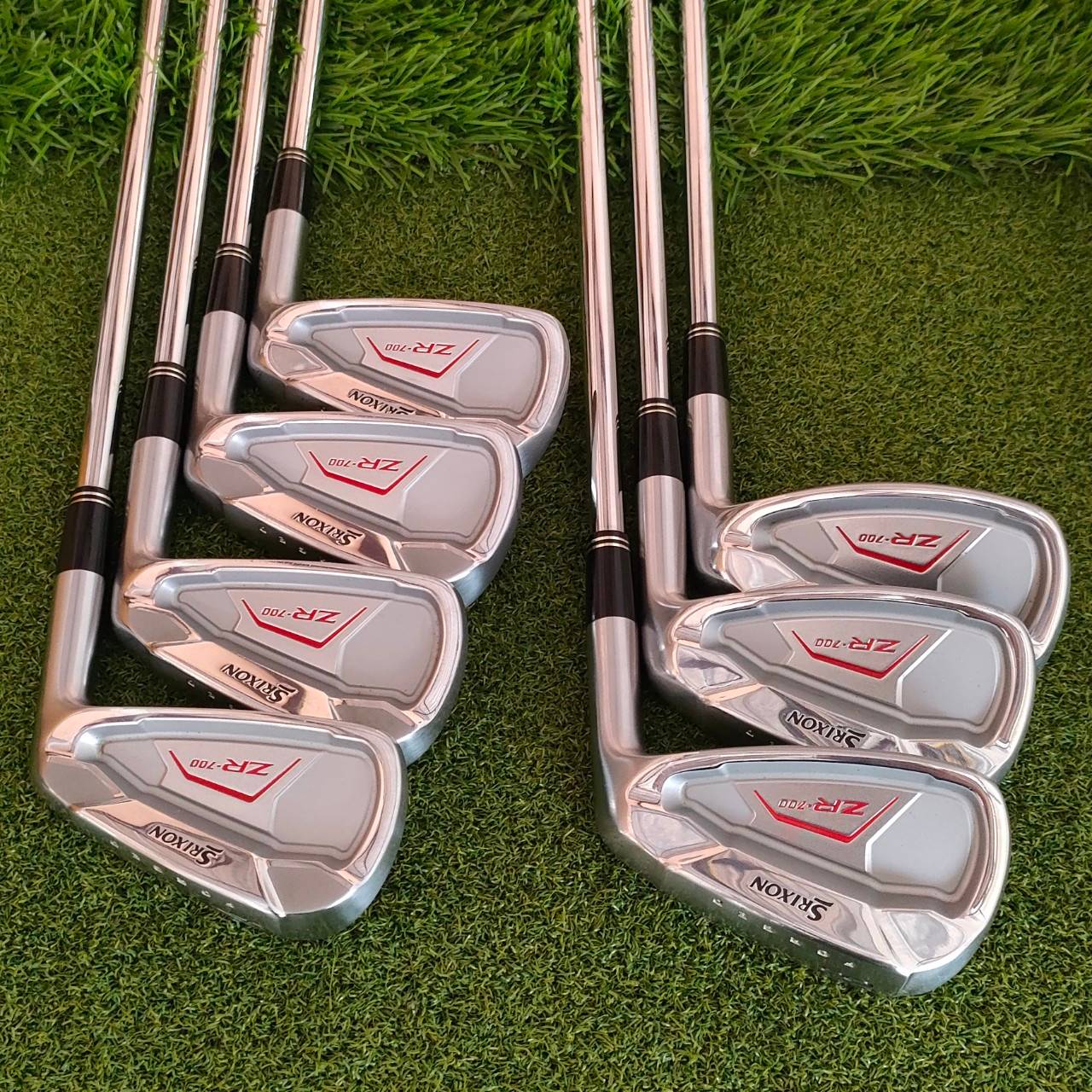 ชุดเหล็ก SRIXON ZR-700 มีเหล็ก 4 - 9 PW ได้ 7 ชิ้น เหล็กพรีเมี่ยม FORGED จากญี่ปุ่น มี CAVITY ด้าน ตีไม่ยากเลยครับ ได้ฟิลลิ่งของวัสดุพรีเมี่ยมและตีง่าย สภาพสวยมากเดิมๆเลยครับ