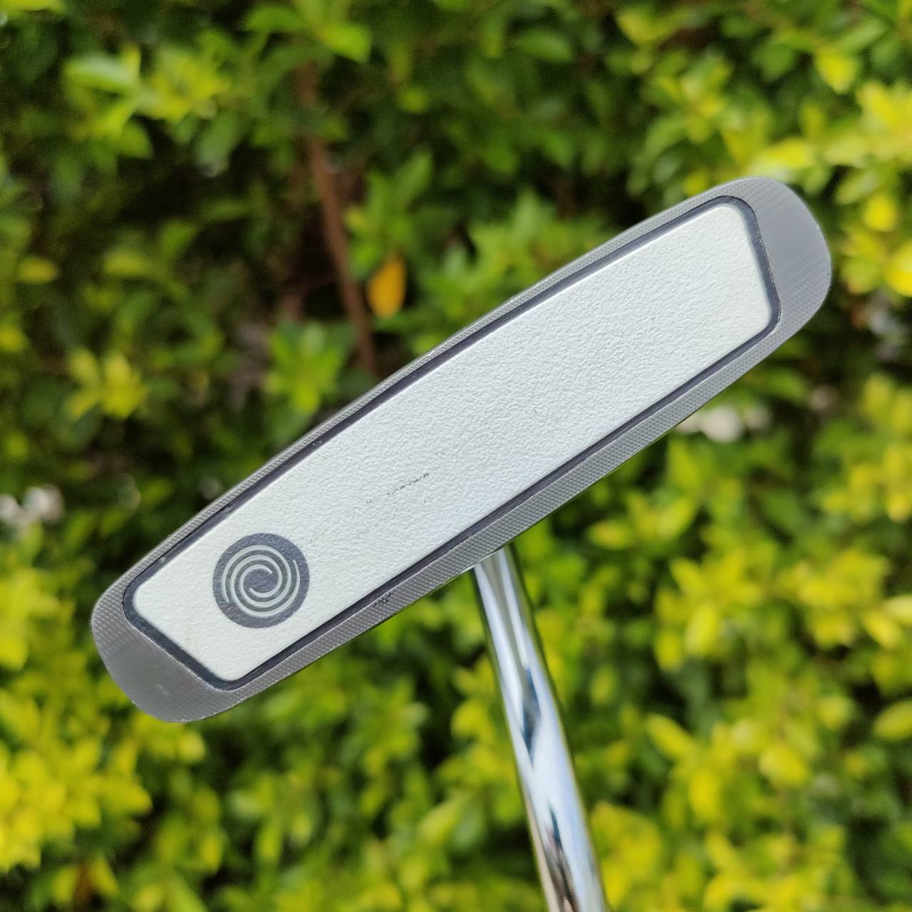 PUTTER ODYSSEY BACKSTRYE MARXMAN ความยาว 35 นิ้ว ก้าน ODYSSEY เดิมทุกอย่าง ** กริฟเสียเก่าเก็บ ** สภาพหัวสวยมาก เดิมๆ เป็นก้านที่เจาะข้างหลัง จะได้ฟีลลิ่งพิเศษ ไม้กอล์ฟมือสอง ของแท้ BY NakaraLuxurious
