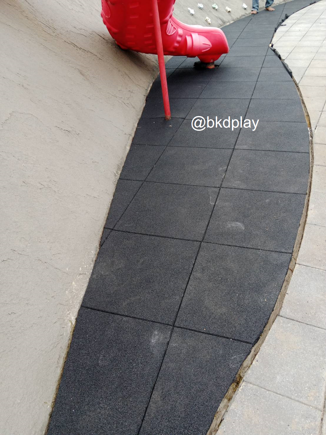 แผ่นยาง EPDM ราคาต่อ1ตร.ม. 4แผ่น แผ่นยางสังเคราะห์ ,แผ่นปูกันกระแทก,แผ่นปูพื้นสนามเด็กเล่น, พื้นยางEPDM ,ปูสนามเด็กเล่น,สนามกีฬา ห้องฟิตเนส พร้อมส่ง ราคาโรงงาน มีสีดำ เทา น้ำเงิน เหลือง แดง เขียว