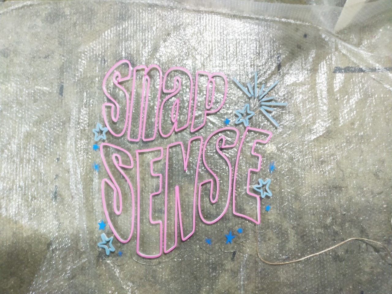 ไฟนีออน เฟค