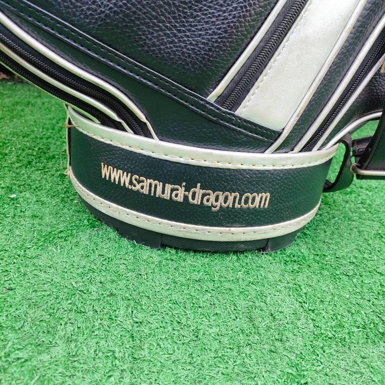 ถุงกอล์ฟ SAMURAI - DRAGON มือสอง **ถุงกอล์ฟ มีตำหนิลอก ตำเเหน่ง ตรงปากถุง** ถุง TOUR ใบใหญ่ ถุงสวยมากๆครับ