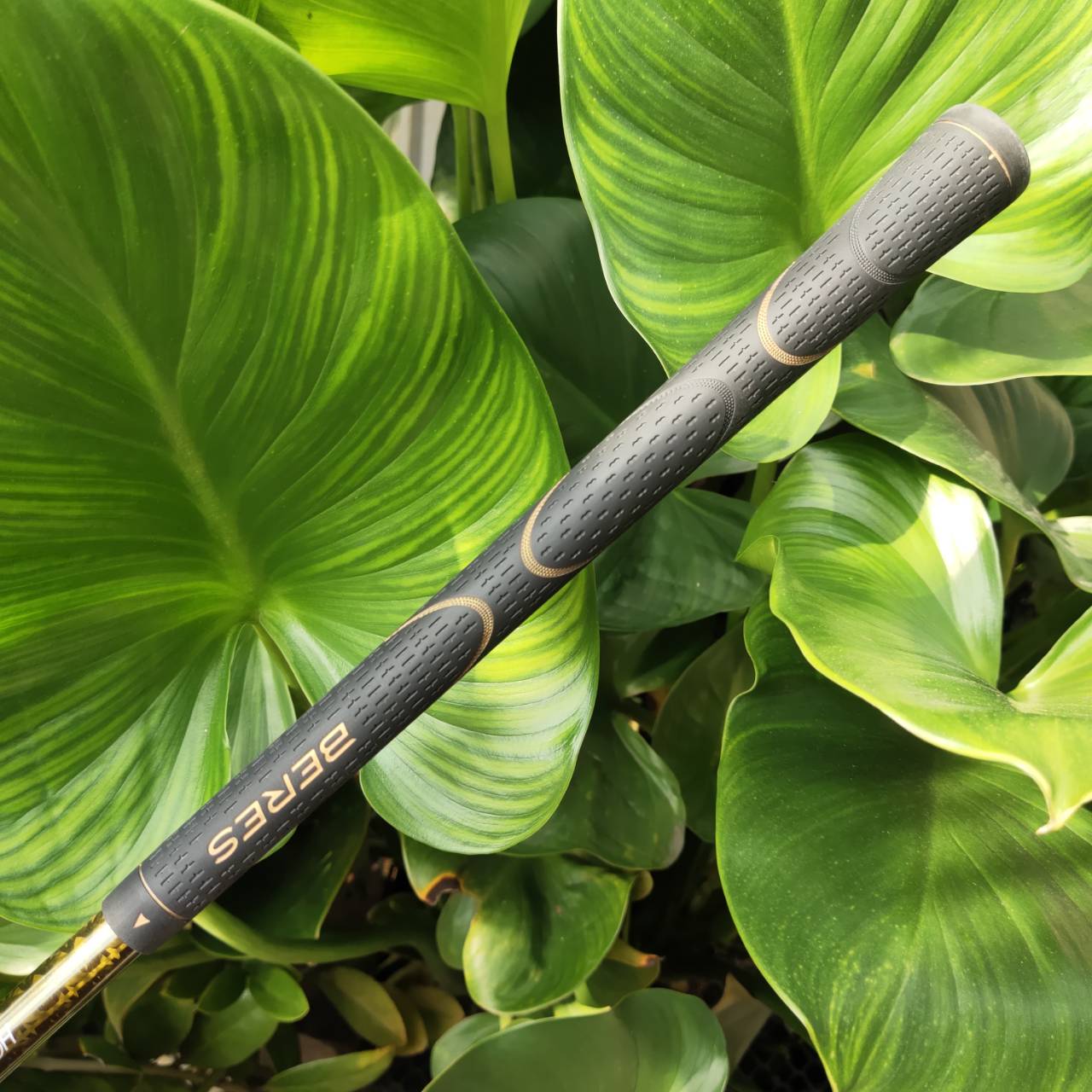 ชุดเหล็ก Honma Beres IS-05 Forged *** ก้าน 3 ดาว *** ARMRQ ∞ FLEX SR เป็นสุดยอดก้านจาก TORAYCA ดีที่สุดในโลก ก้าน 3 ดาว ปกติราคาชุดนี้ 120,000 บาทค่ะ ไม้กอล์ฟพรีเมี่ยมญี่ปุ่นมือสอง ของแท้ By NakaraLuxurious