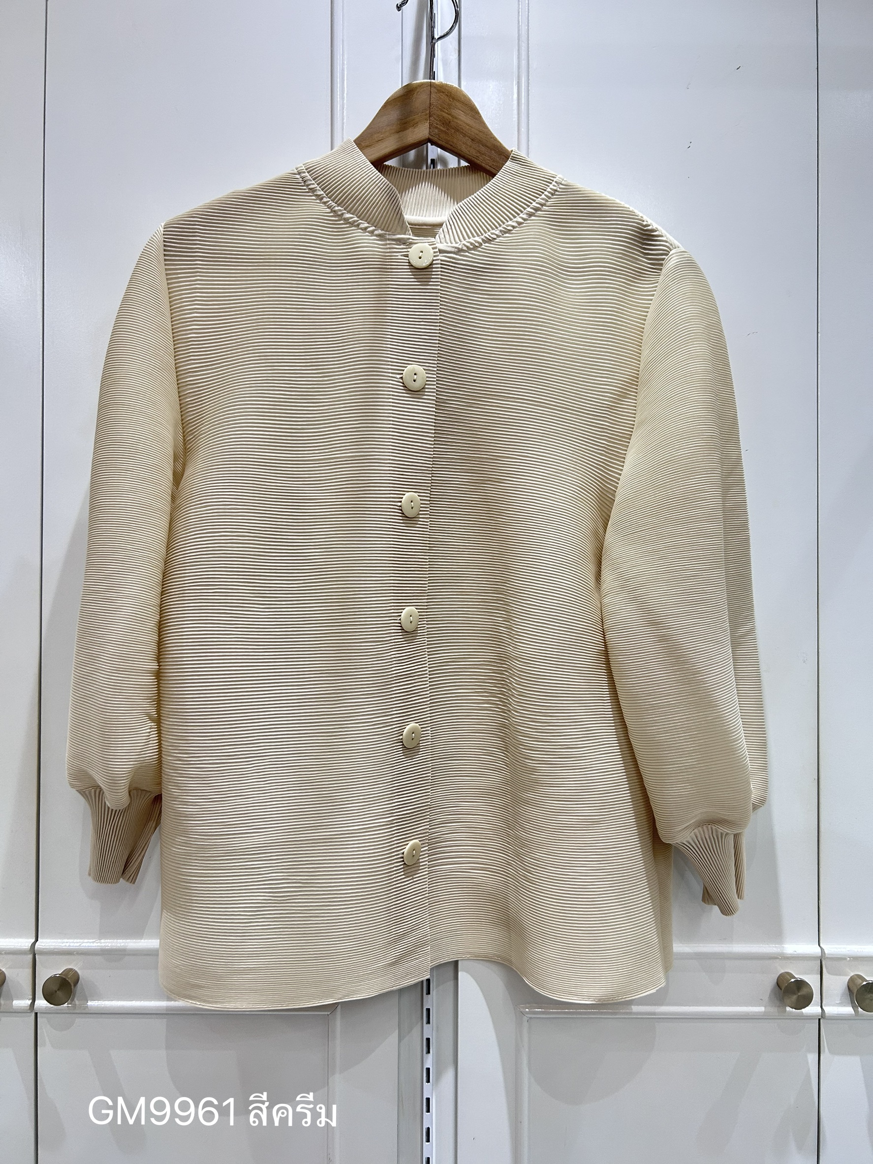 2MUAY GM9961 เสื้ออัดพลีทคอปกแมนดาริน กระดุมผ่าหน้า แขนจั๊ม MANDARIN CUFF SLEEVE PLEATED TOP 23 สี FREE SIZE