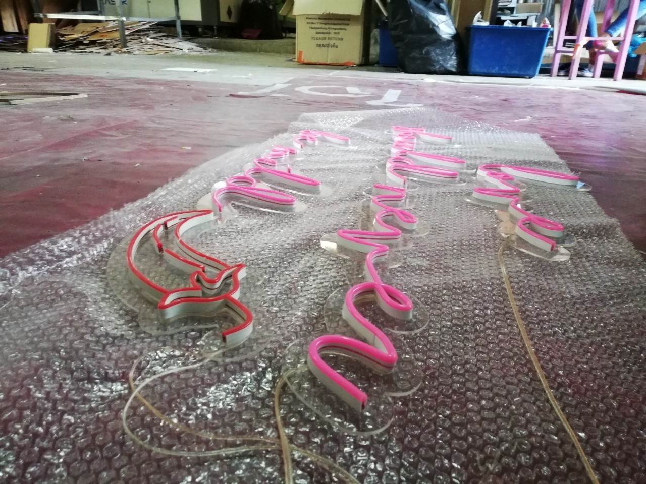 ป้ายไฟนีออนดัด