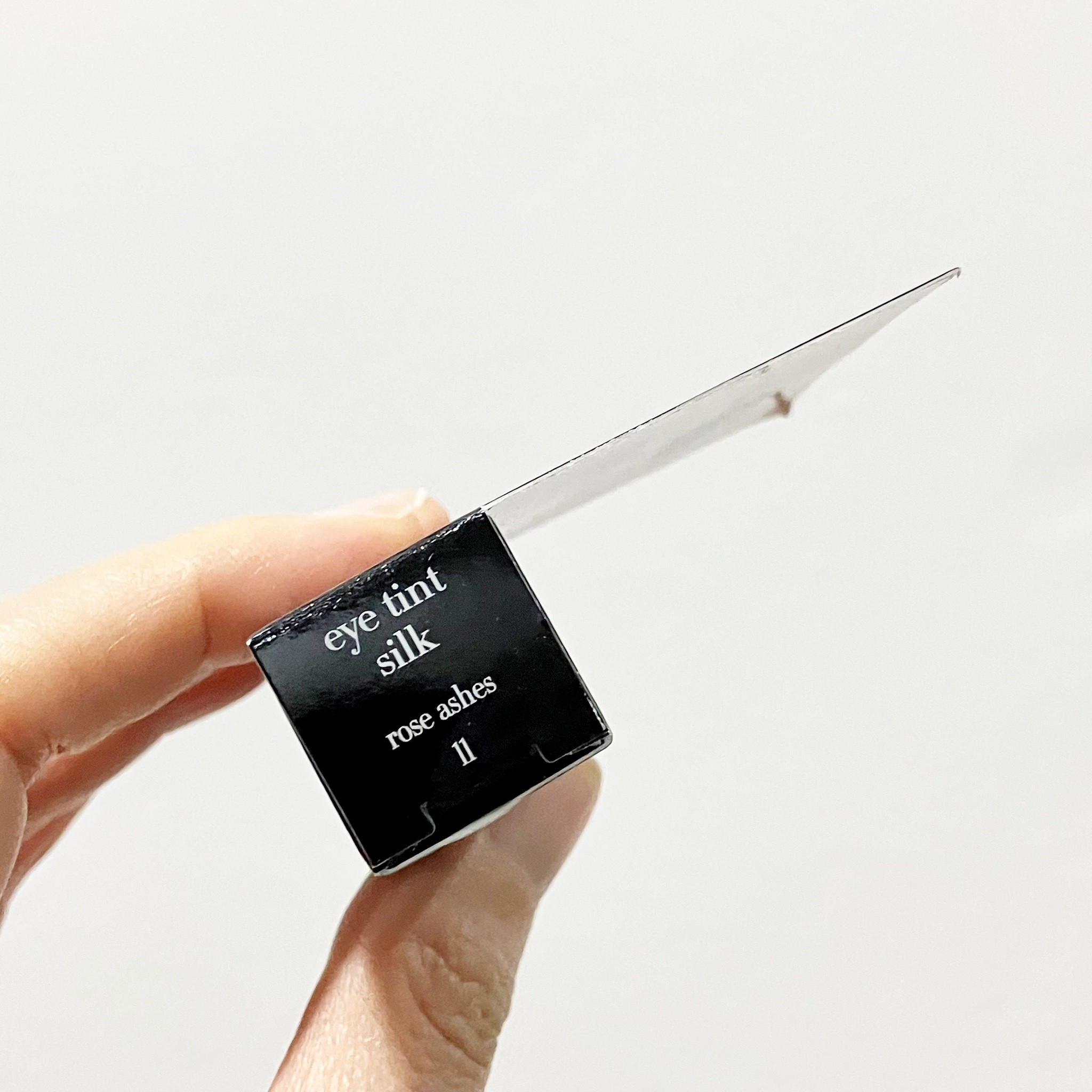 Eye Tint Liquid Eyeshadow 3ml เบอร์ 11 Rose Ashes เบอร์ 44 Rose Gold อายแชโดว์ชนิดน้ำ