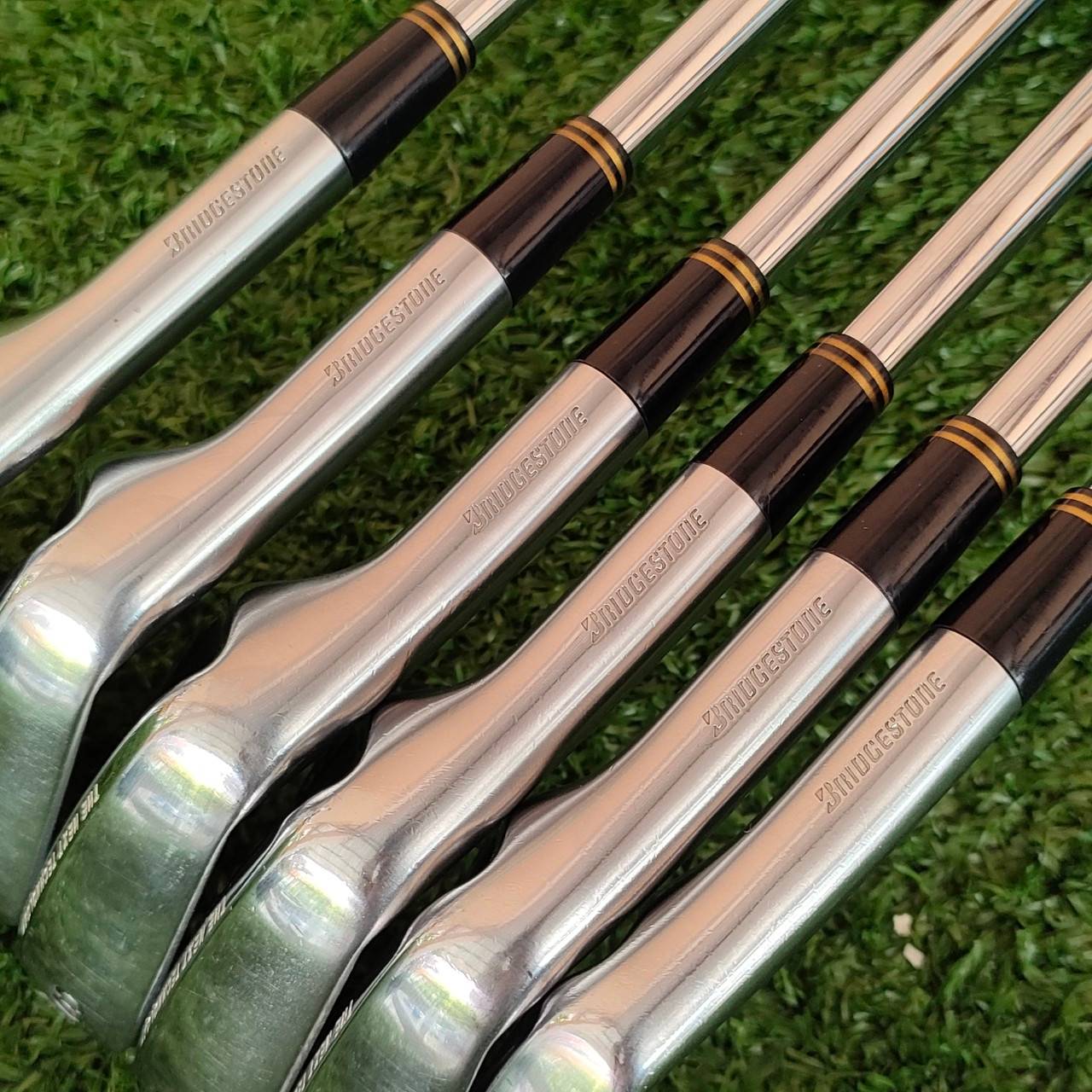 ** ไม้กอล์ฟสำหรับท่านที่ถนัดซ้าย ** ชุดเหล็ก TOURSTAGE X-BLADE CB มีเหล็ก 5-9 เเละ PW ก้าน N.S.PRO 950 FLEX R ชุดเหล็ก FORGED JAPAN เต็มคาราเบล และมี CAVITY BACK ทำให้ตีทั้งง่าย และนั่ม และมันส์ๆ ฟีลลิ่ง FORGED ญี่ปุ่นมาครบ มาเต็ม