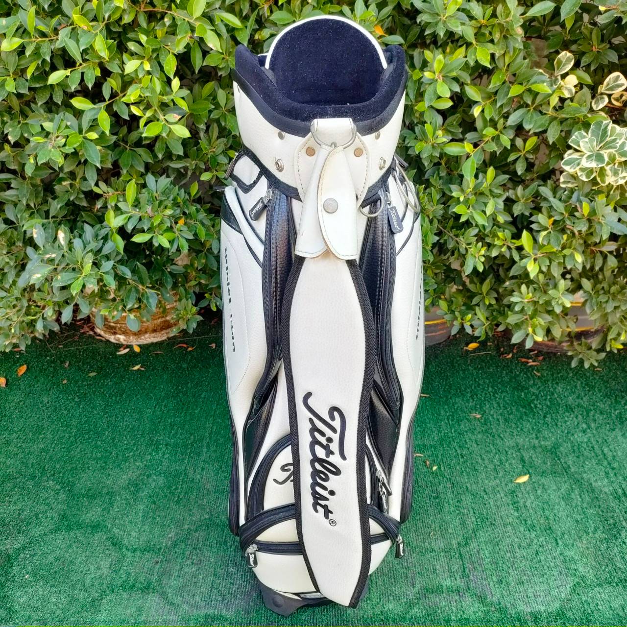 ถุงกอล์ฟหนังเเก้ว TITLELIST มือสอง ของแท้ ถุง TOUR ใบใหญ่ สวยหล่อมาก มือหนึ่งเกือบสองหมื่น!!!