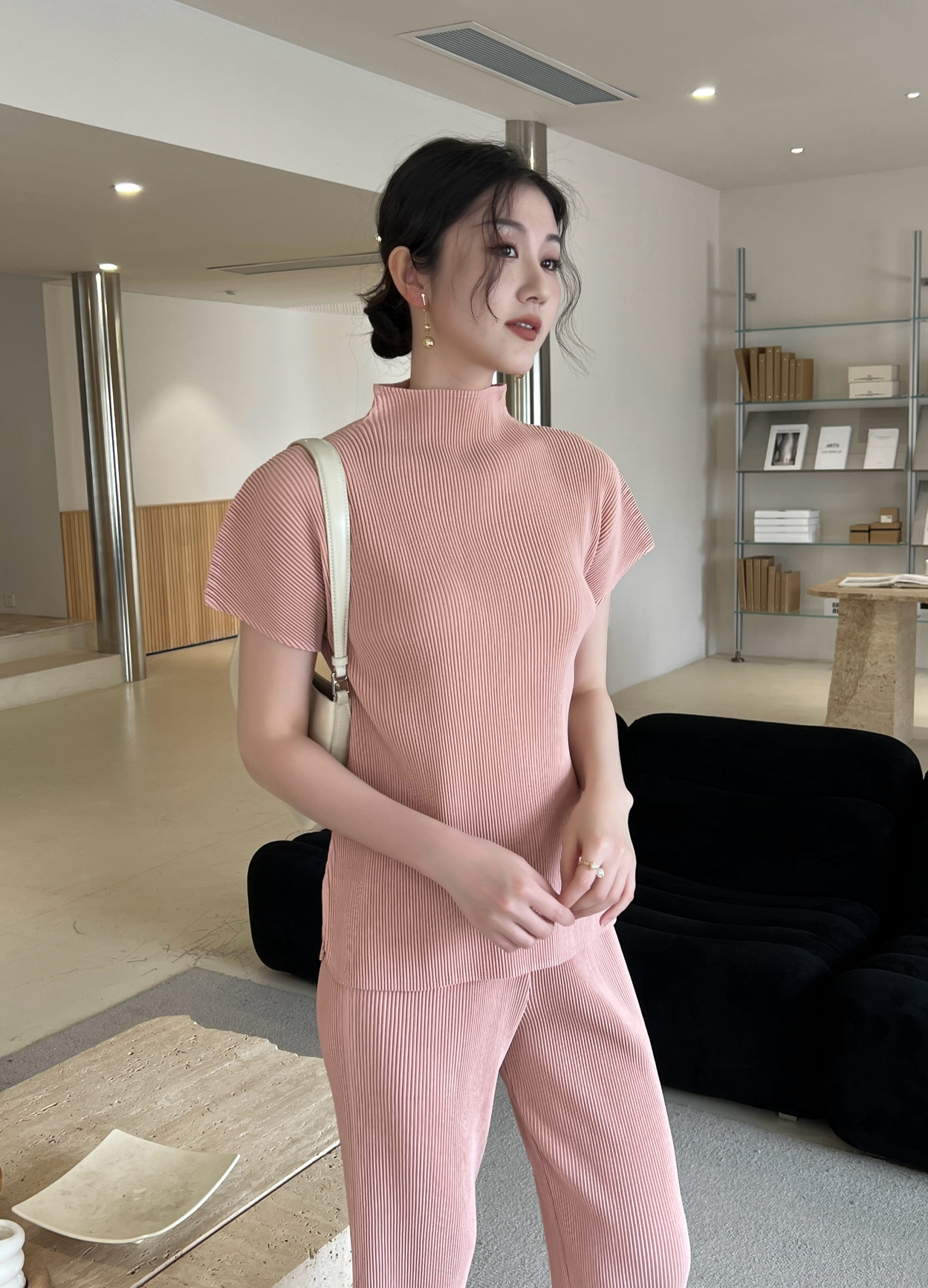 2MUAY รุ่น GJO2040 เสื้ออัดพลีทผ้าหนาคุณภาพ THICK HIGH NECK PLEATED TOP 10 สี FREE SIZE
