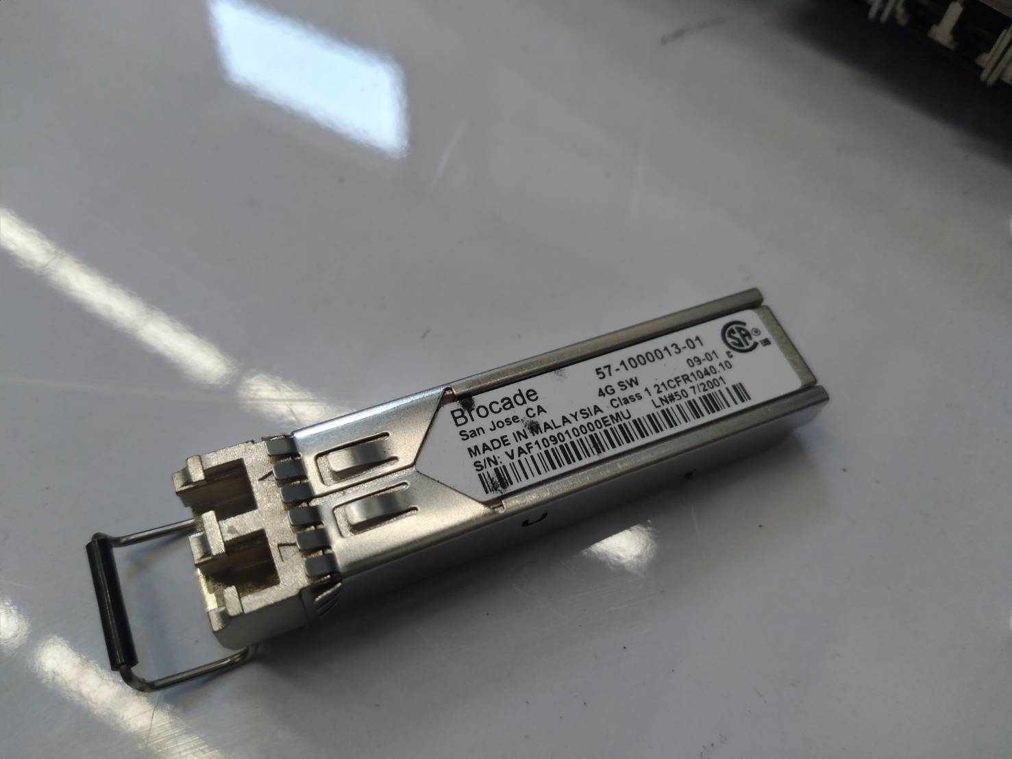 IBM 2498-B24/24E SAN Switch with 24 ports and Rack Mounting Kit พร้อมโมดูล 16 ตัว